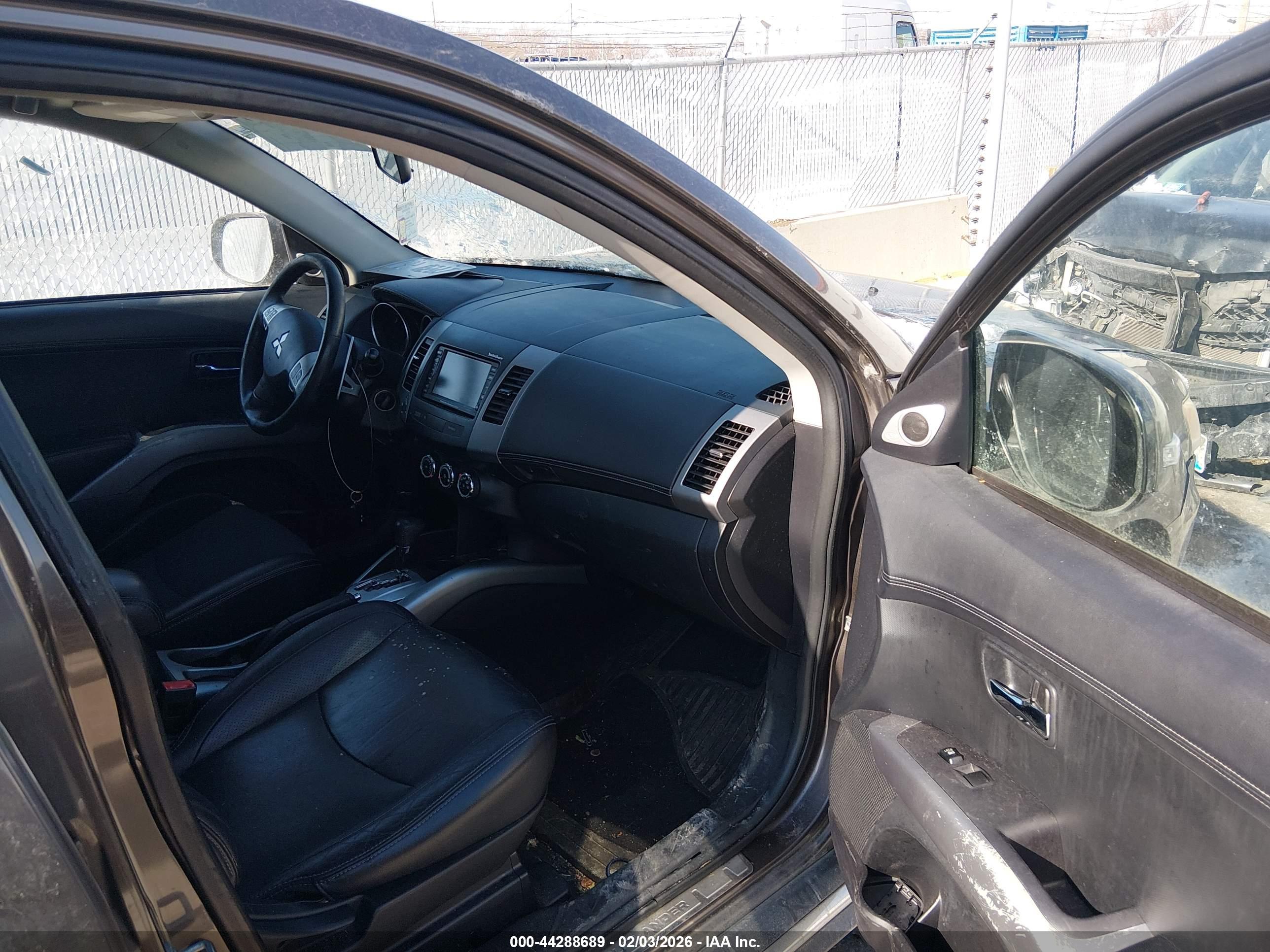 MITSUBISHI OUTLANDER image 5