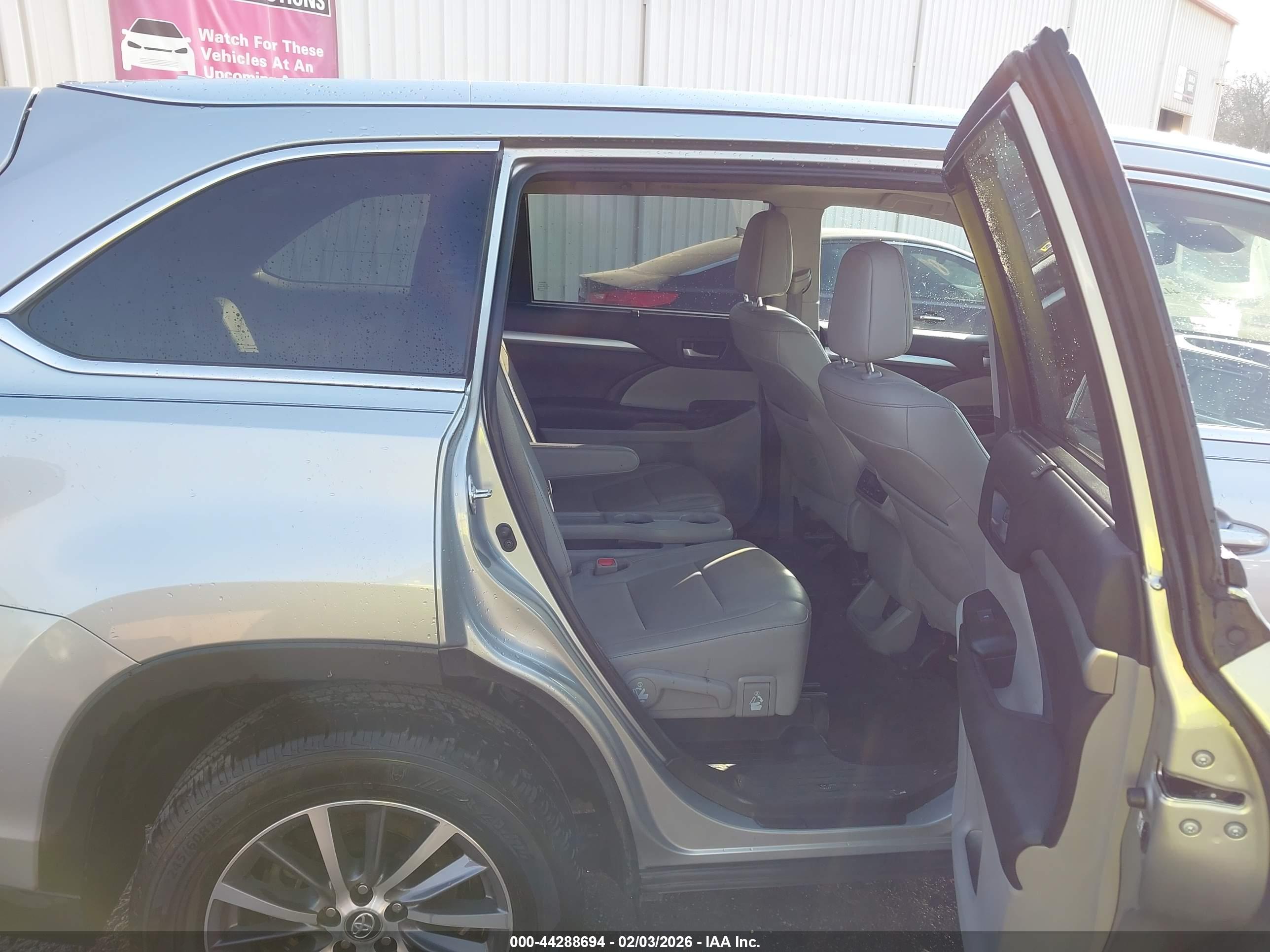 TOYOTA HIGHLANDER image 8