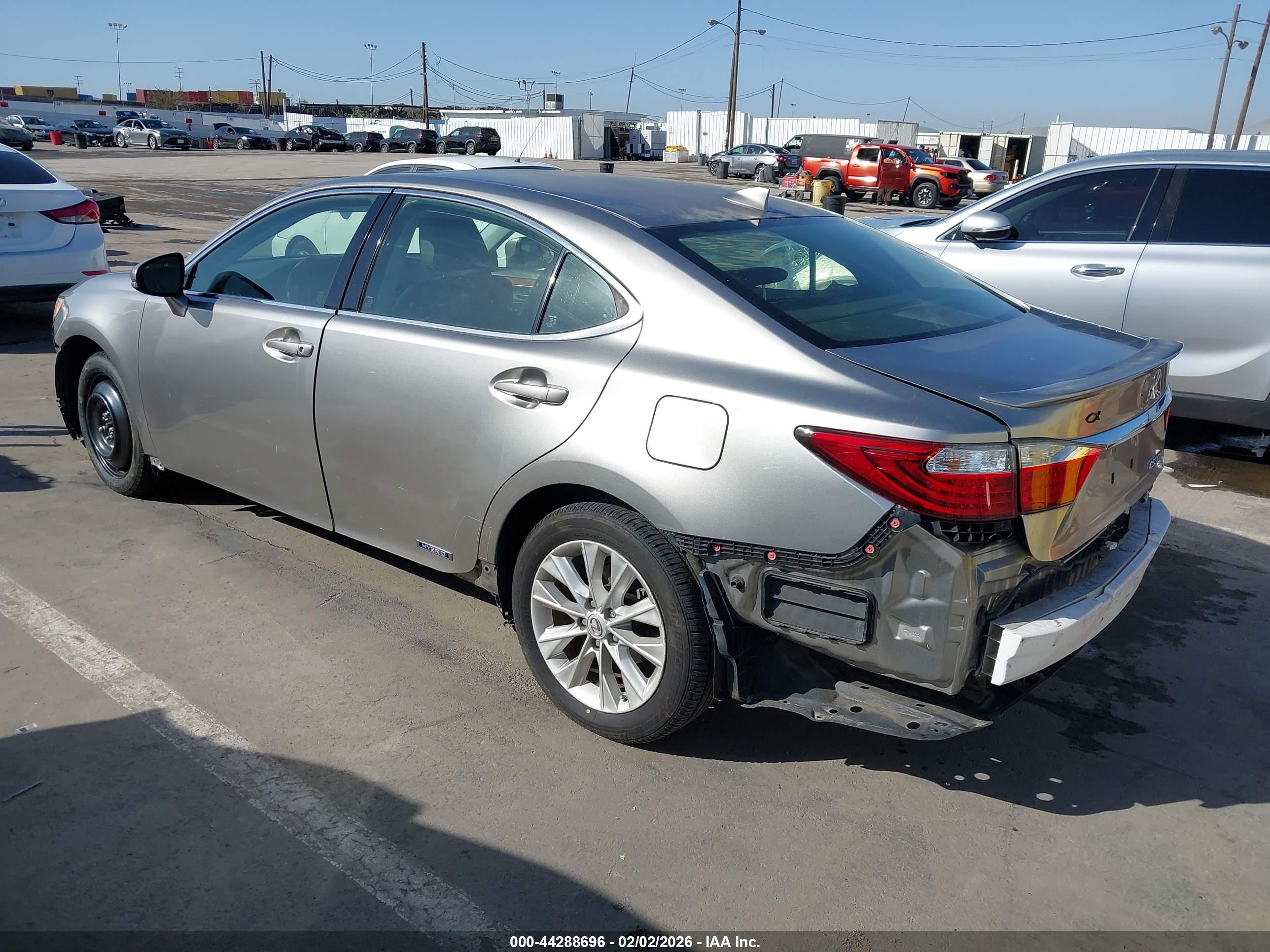 LEXUS ES image 3