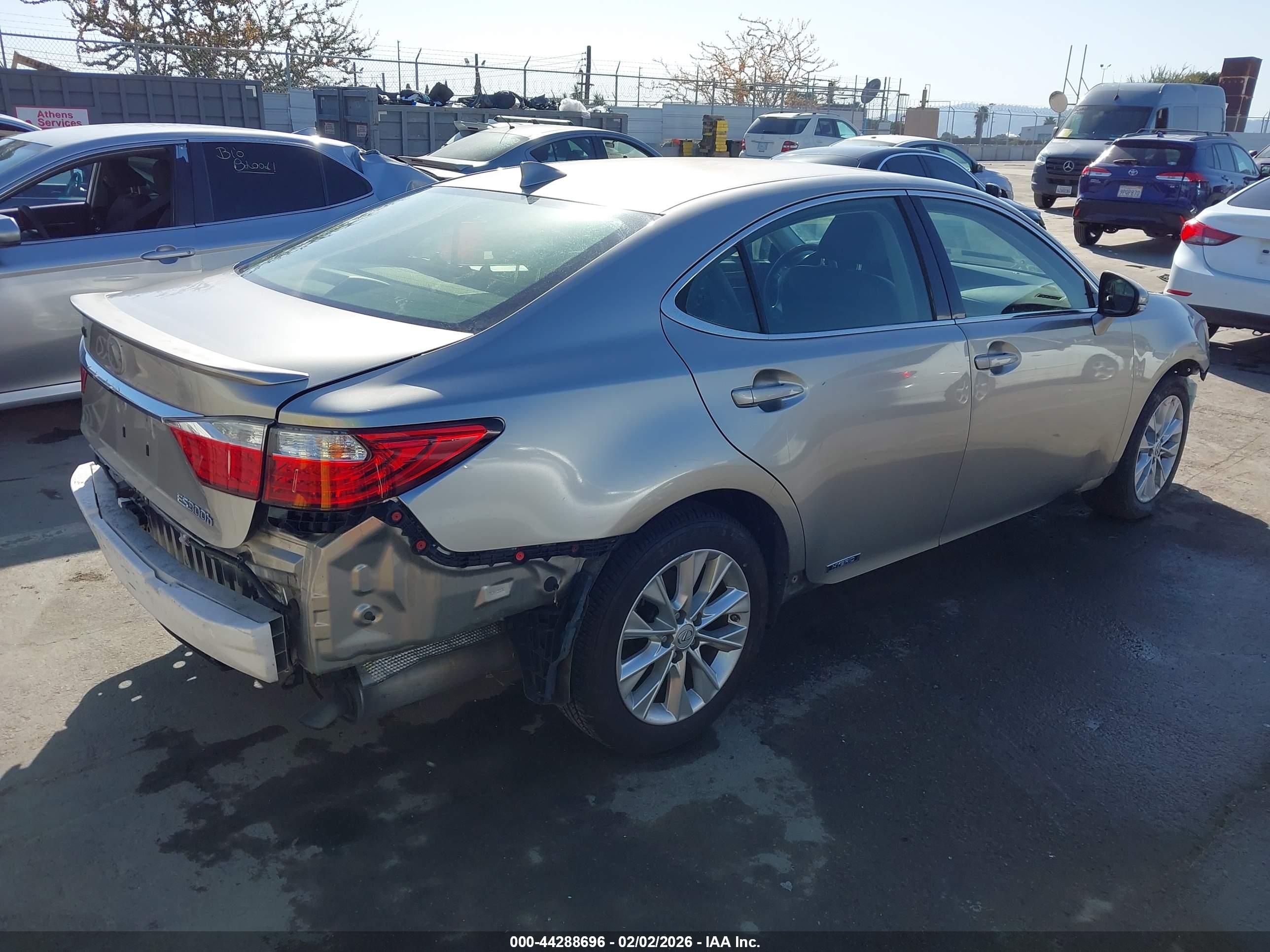 LEXUS ES image 4