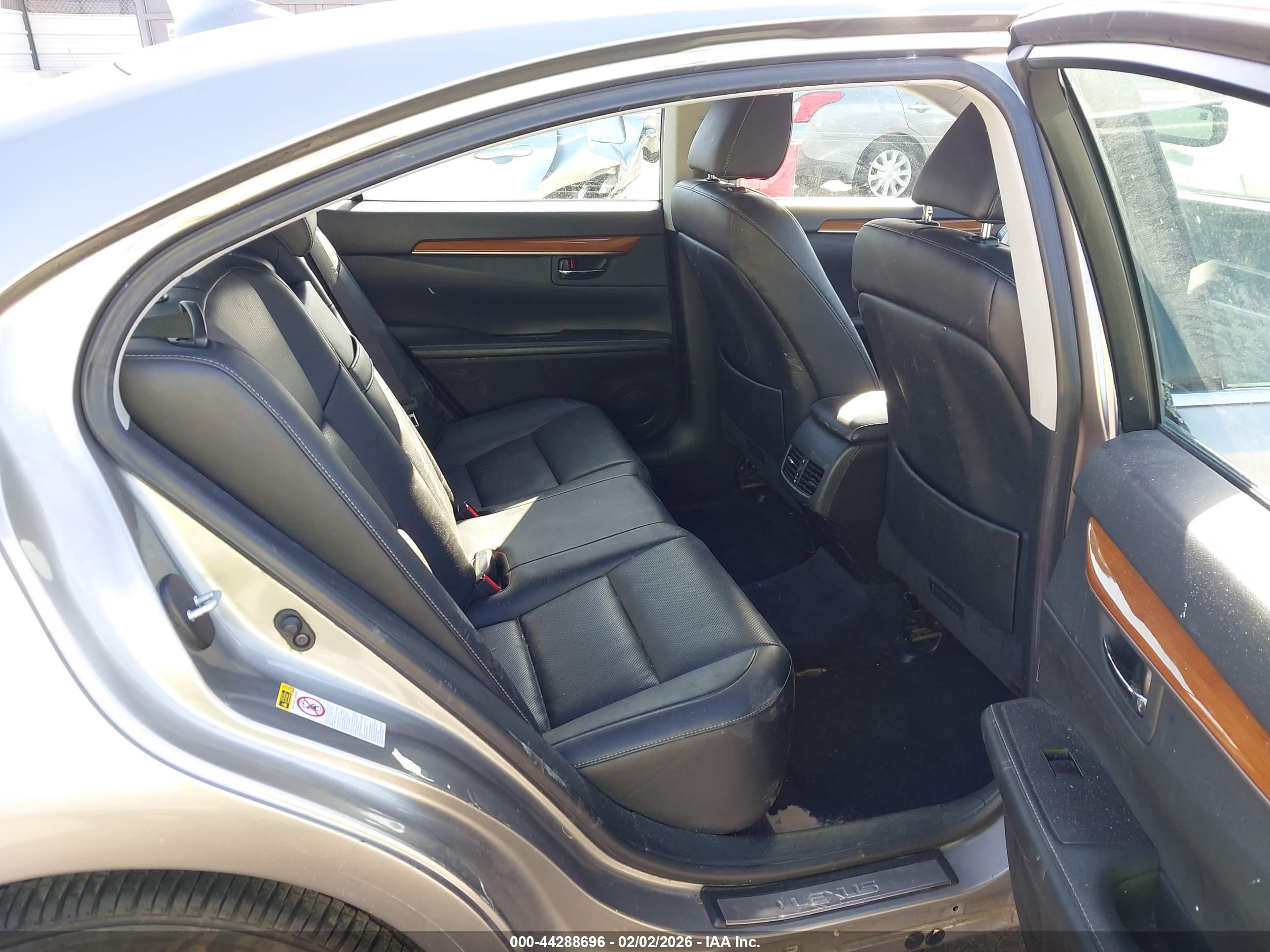 LEXUS ES image 8