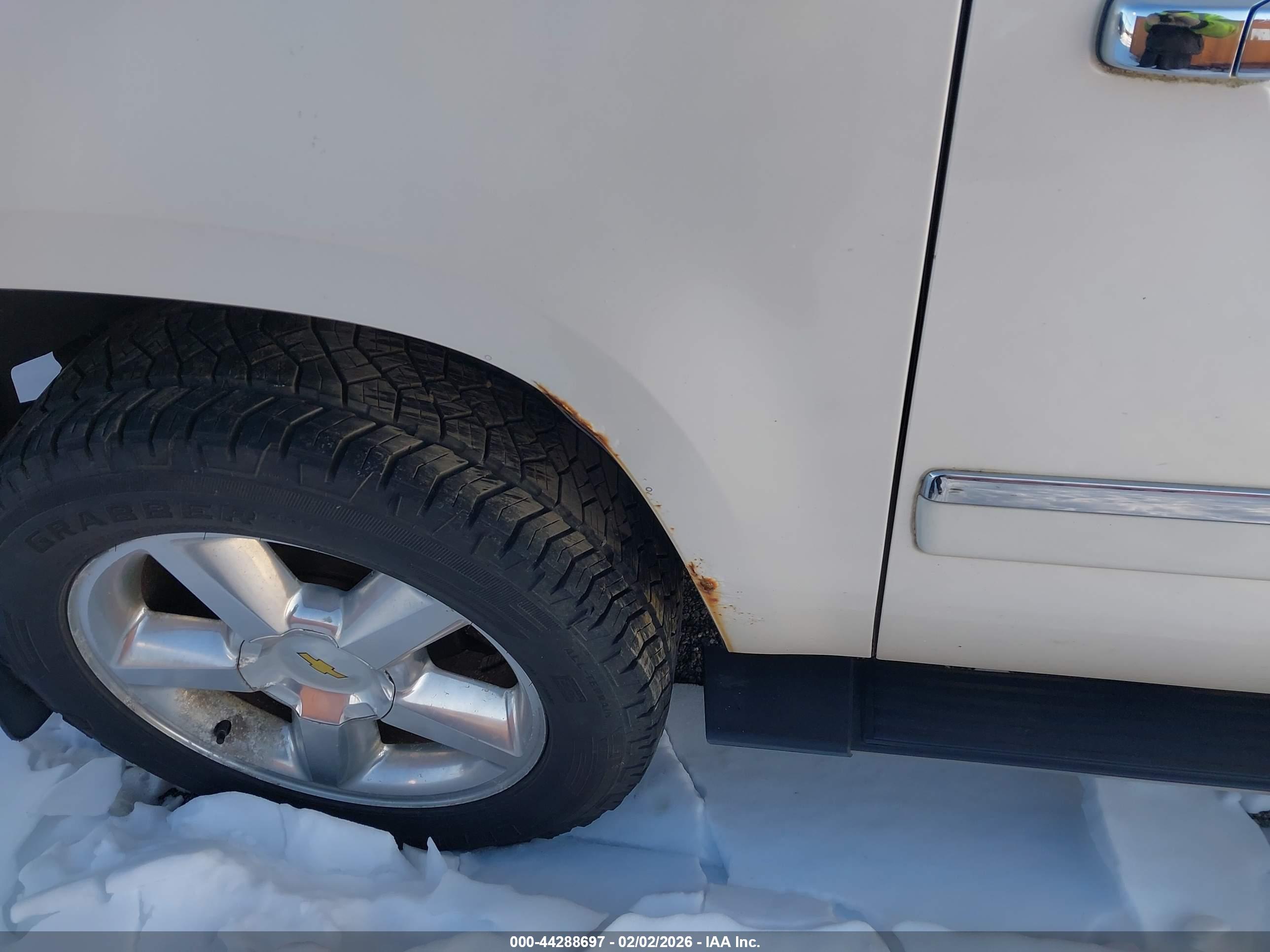 CHEVROLET SUBURBAN image 6