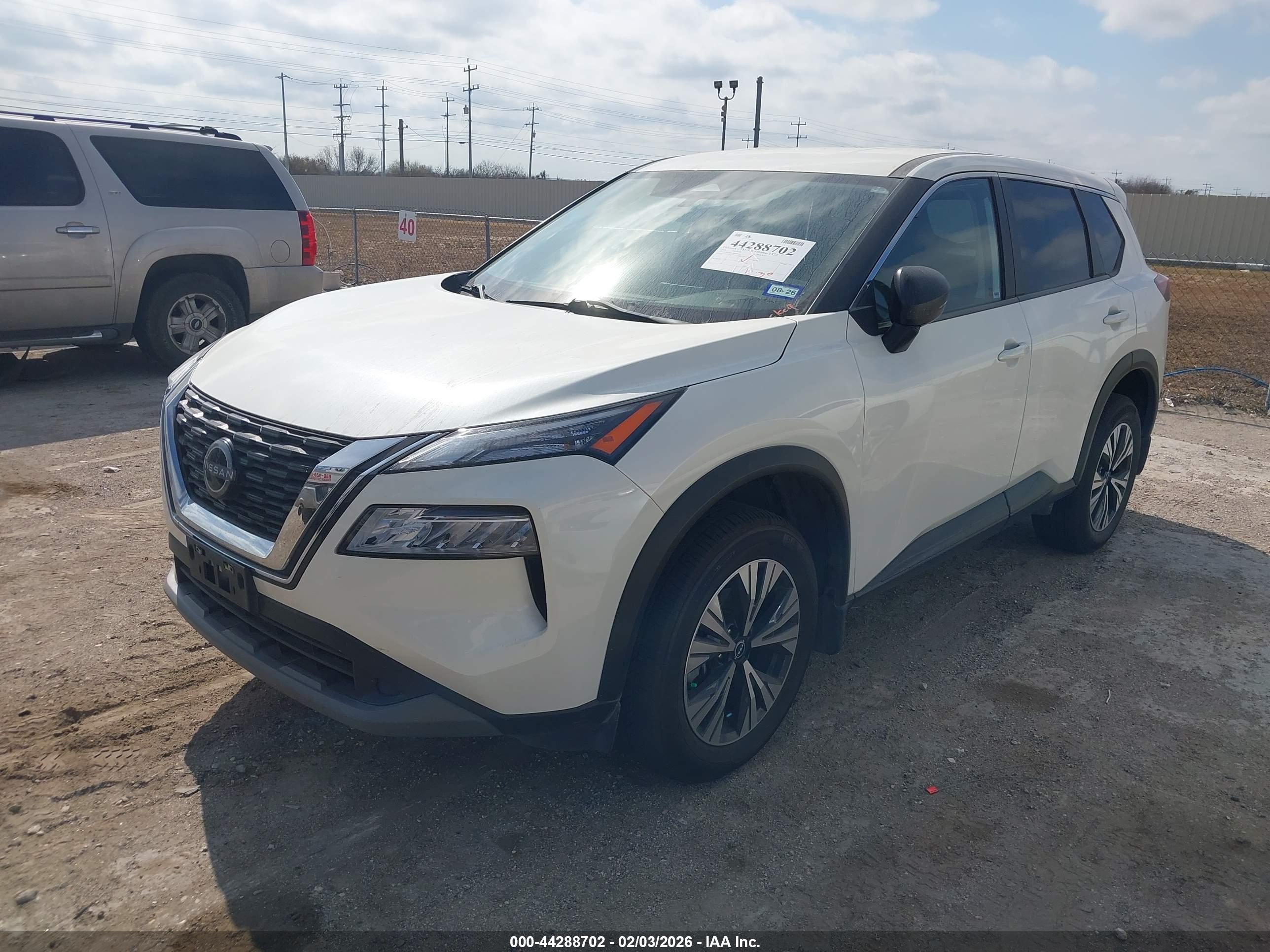 NISSAN ROGUE image 2