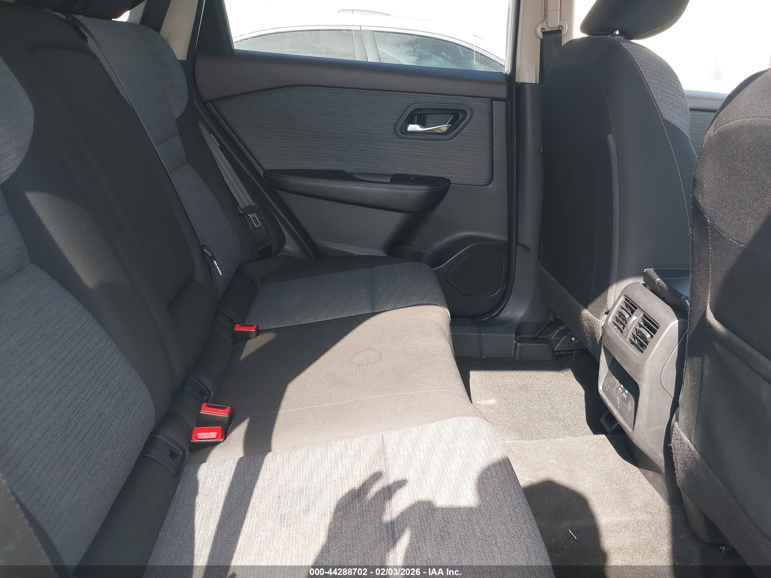 NISSAN ROGUE image 8