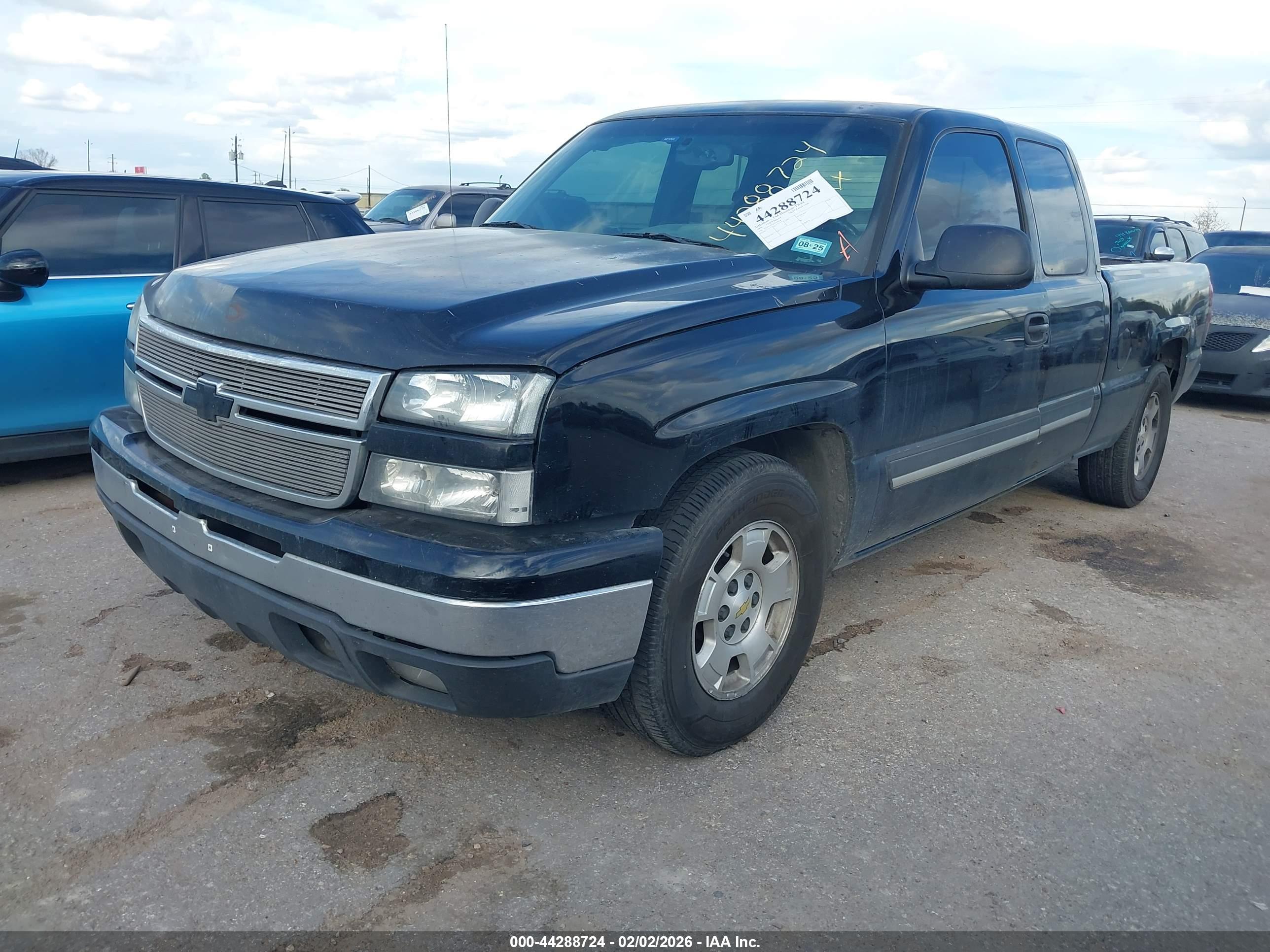CHEVROLET SILVERADO image 2