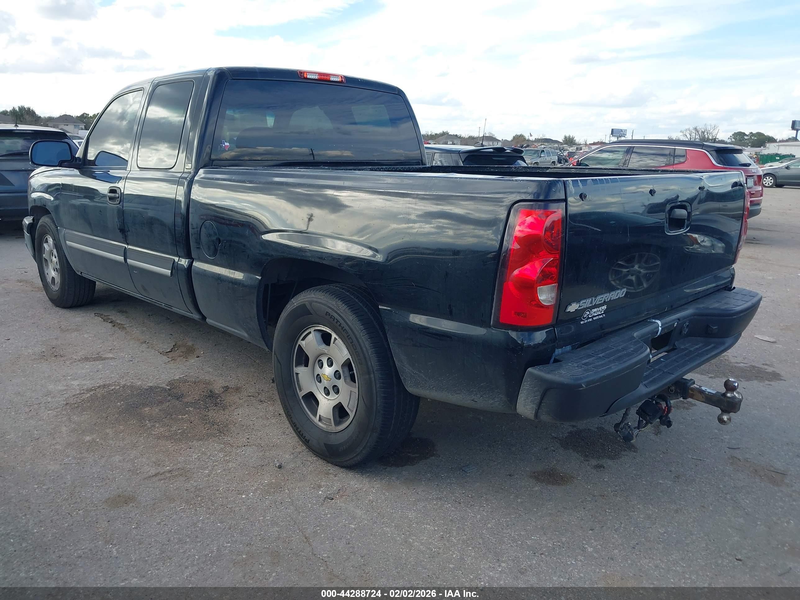 CHEVROLET SILVERADO image 3