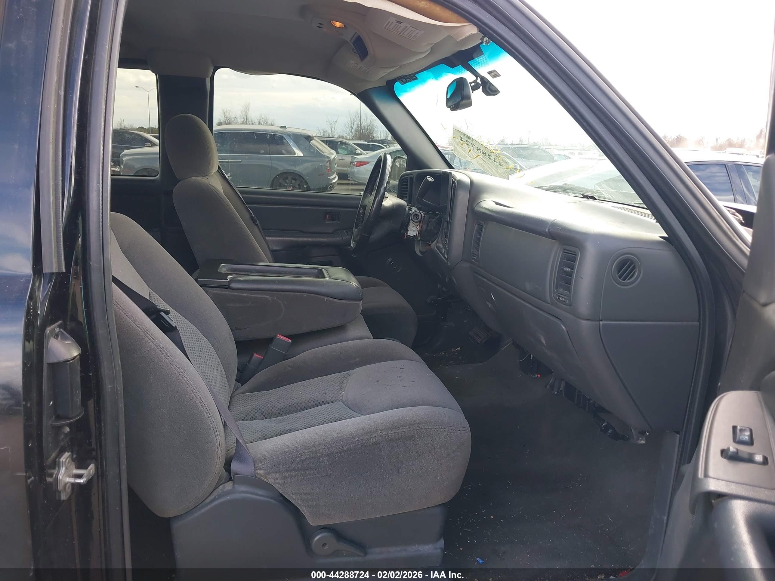 CHEVROLET SILVERADO image 5