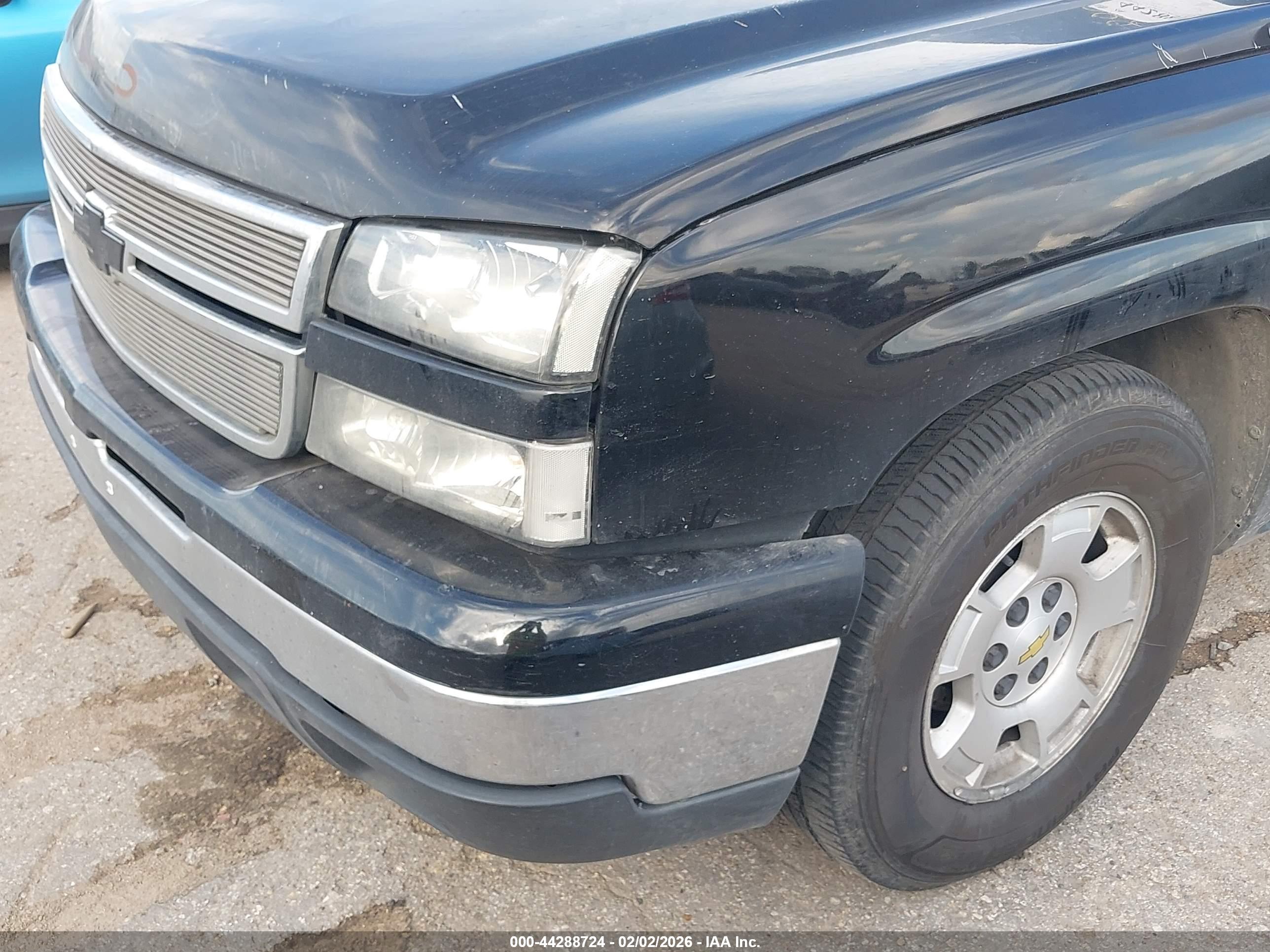 CHEVROLET SILVERADO image 6
