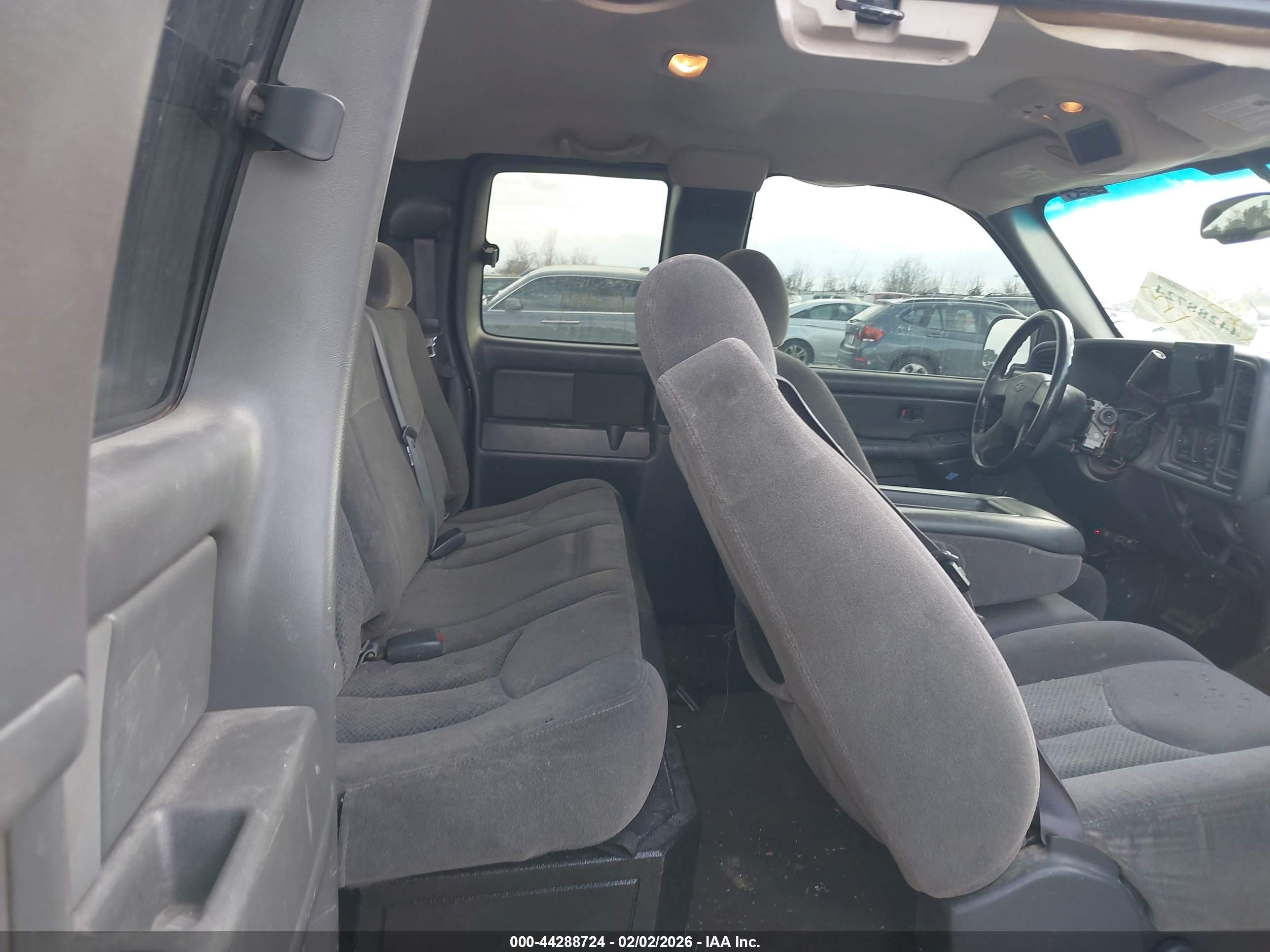 CHEVROLET SILVERADO image 8