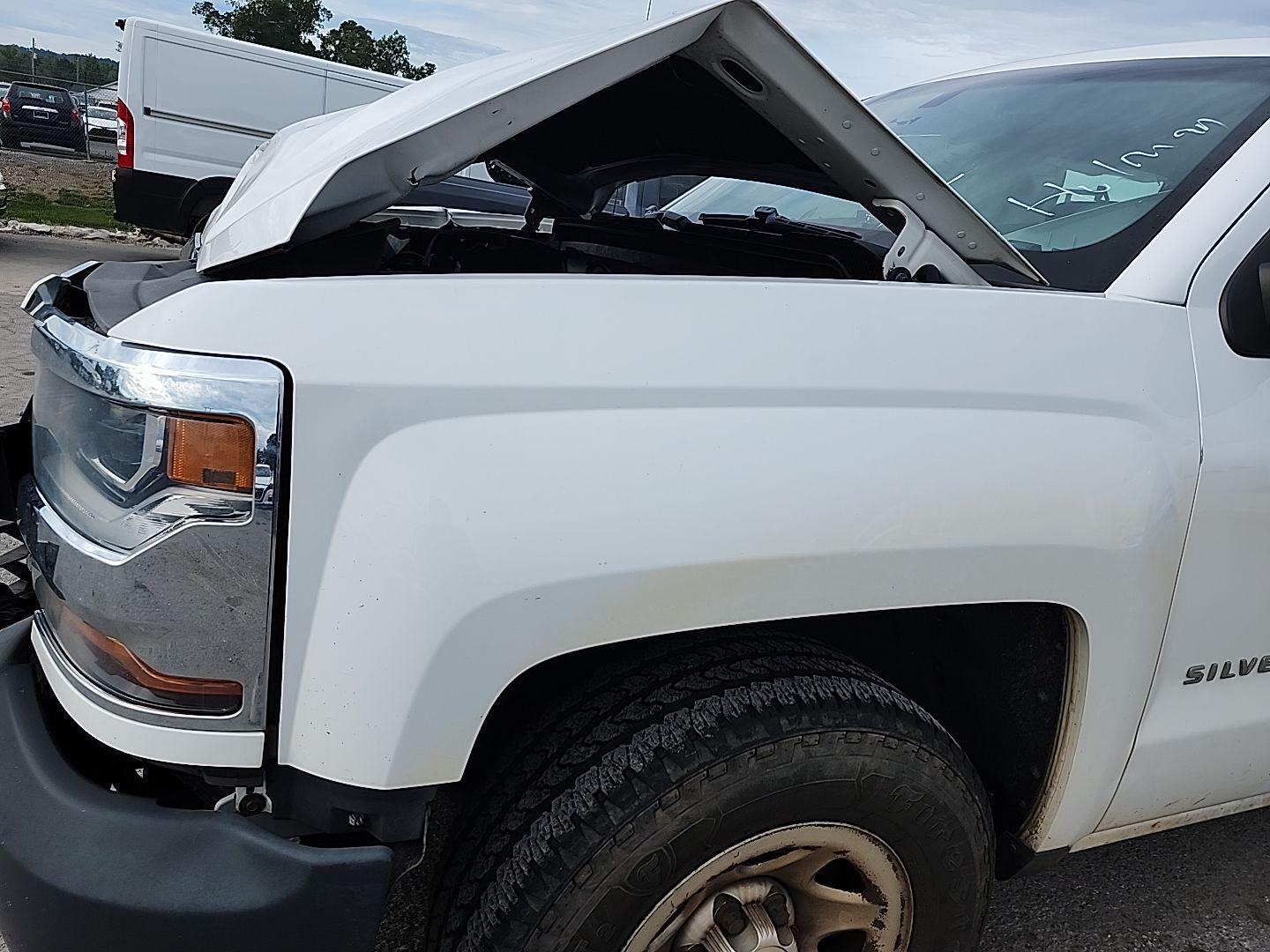 CHEVROLET SILVERADO image 4