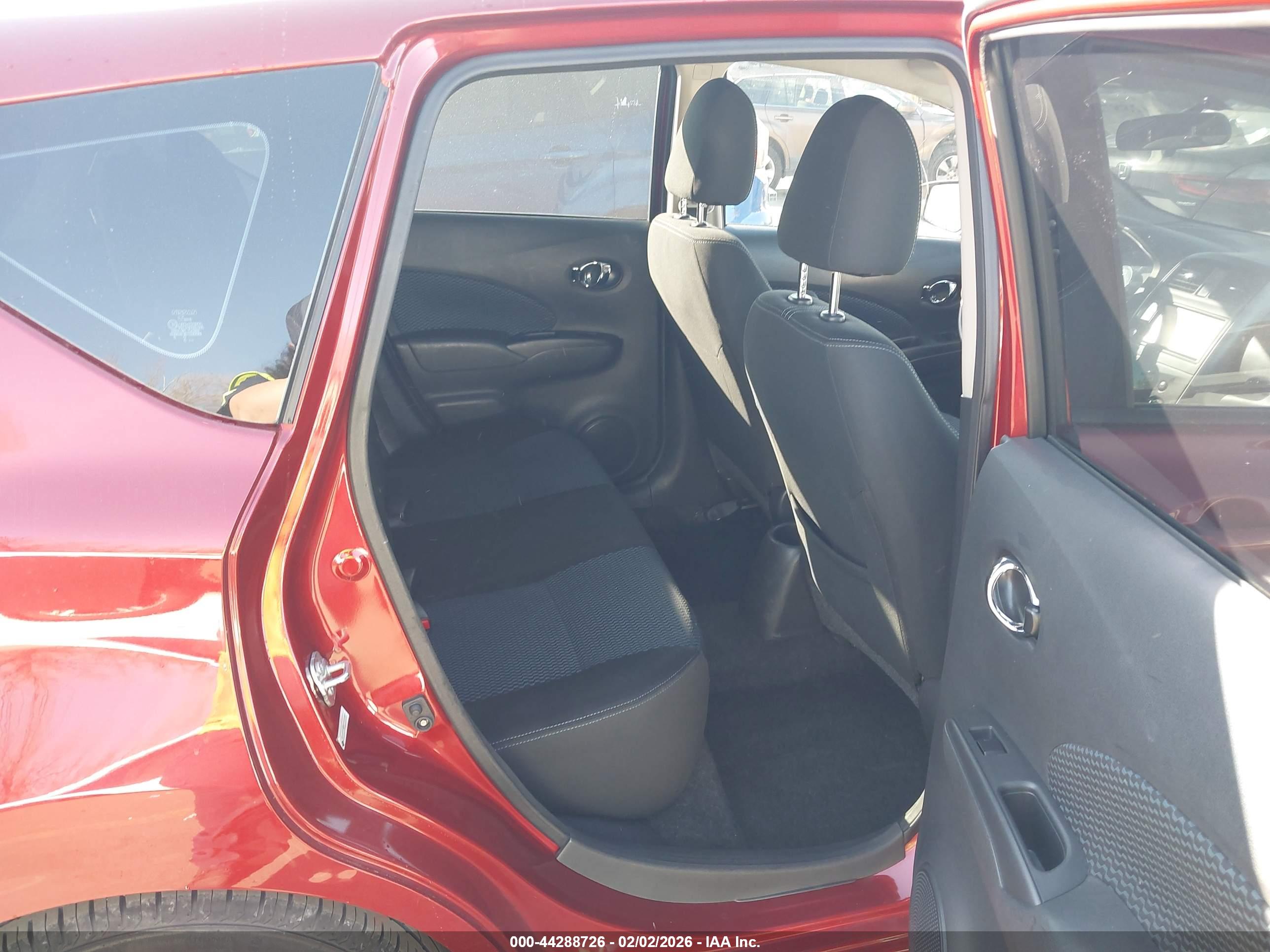 NISSAN VERSA image 8