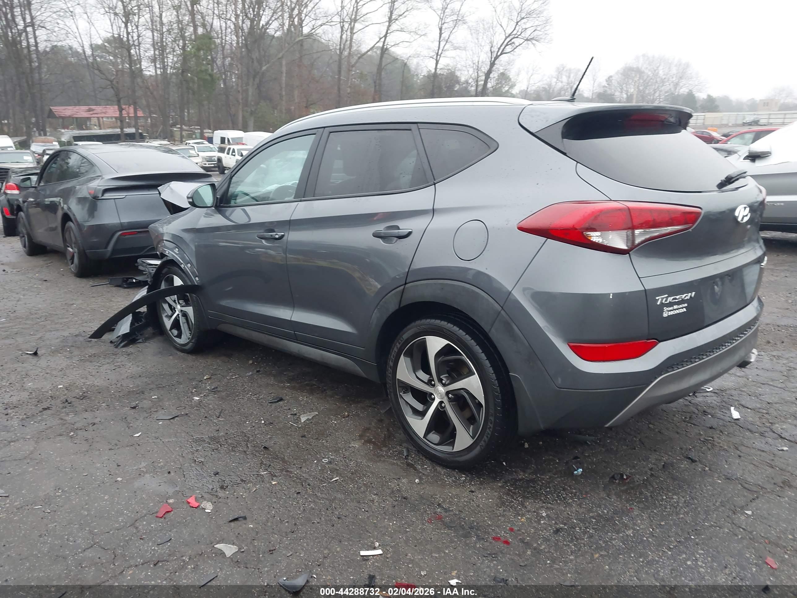 HYUNDAI TUCSON image 3