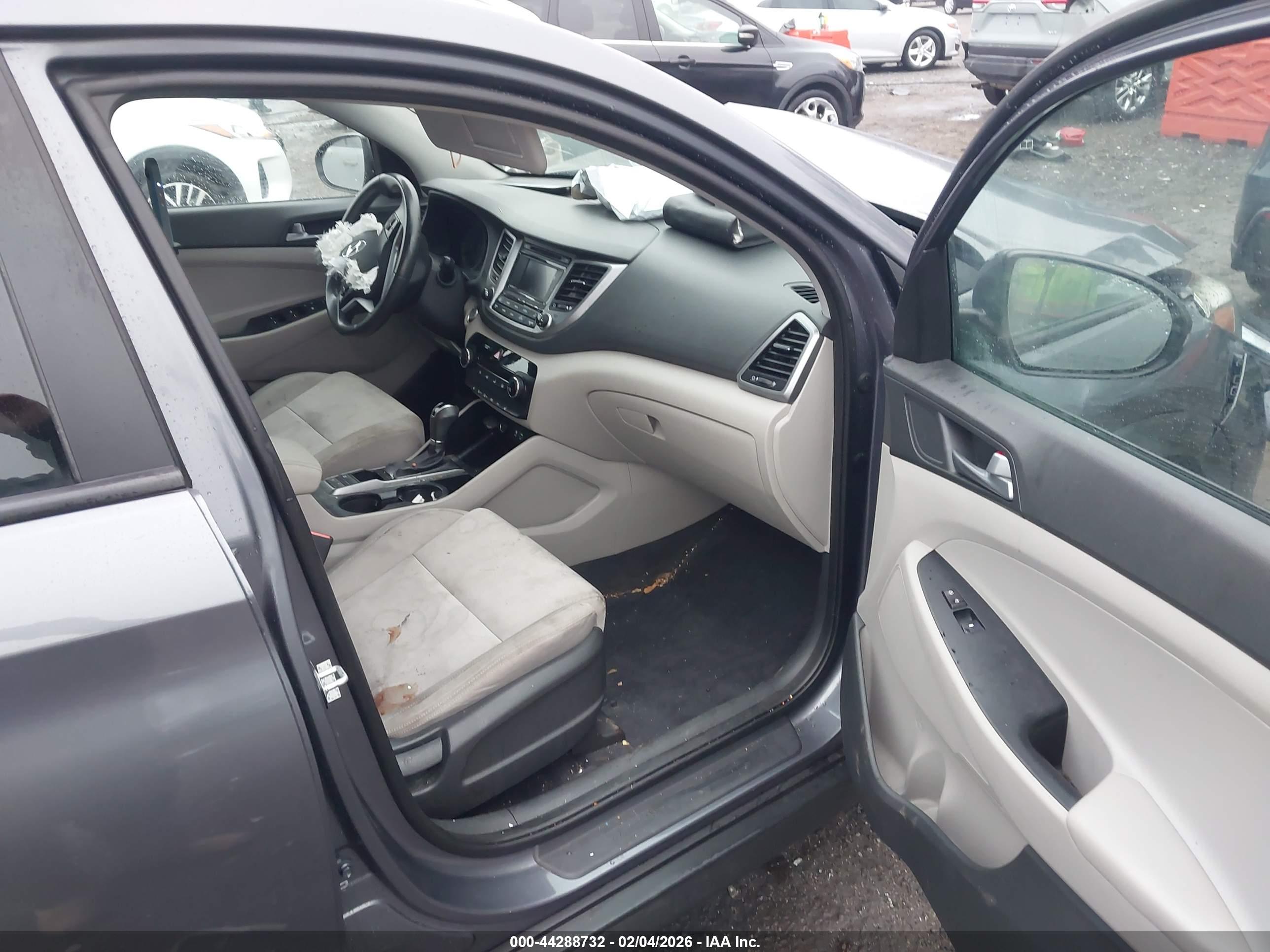 HYUNDAI TUCSON image 5
