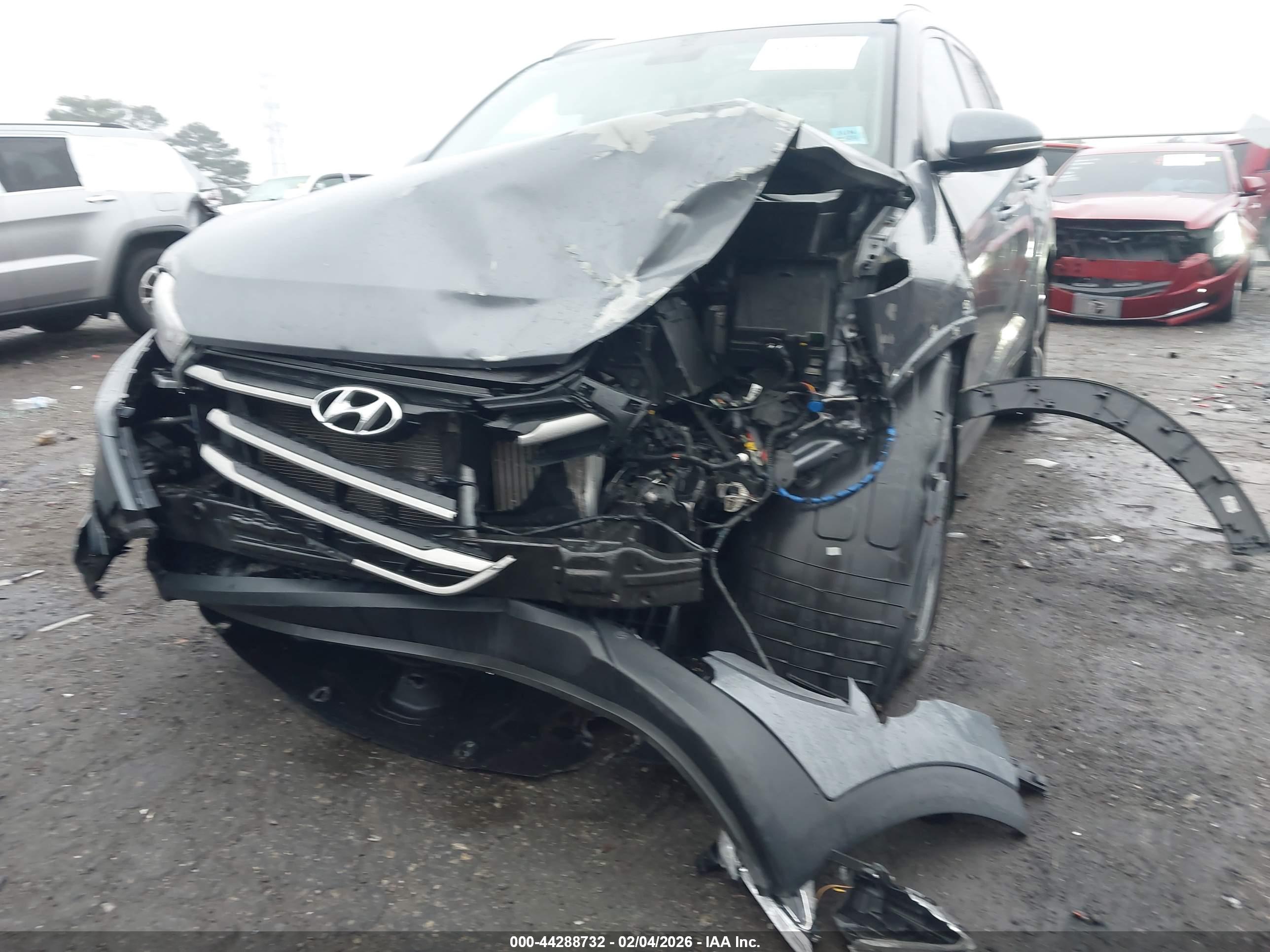 HYUNDAI TUCSON image 6