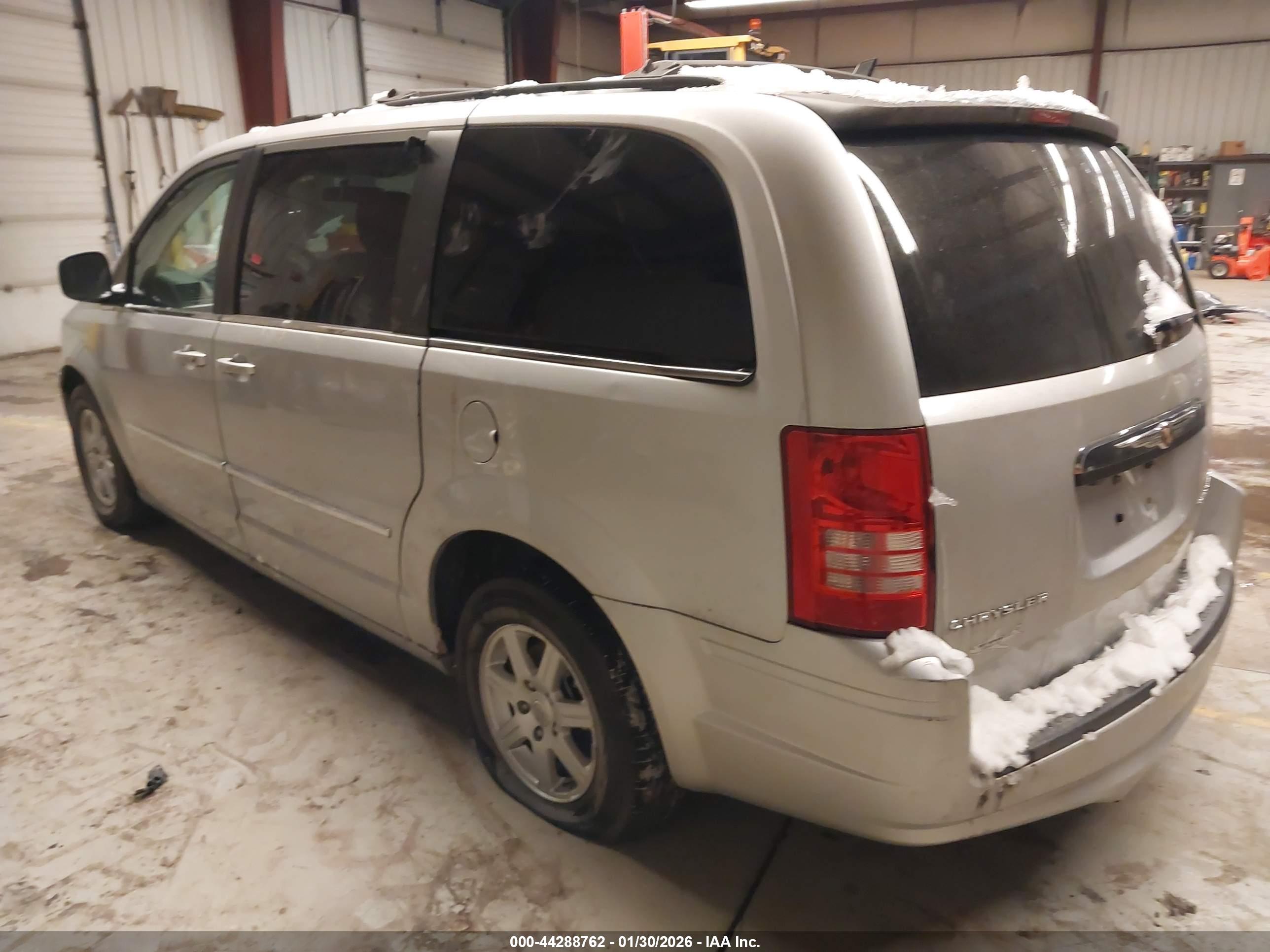 CHRYSLER TOWN image 3