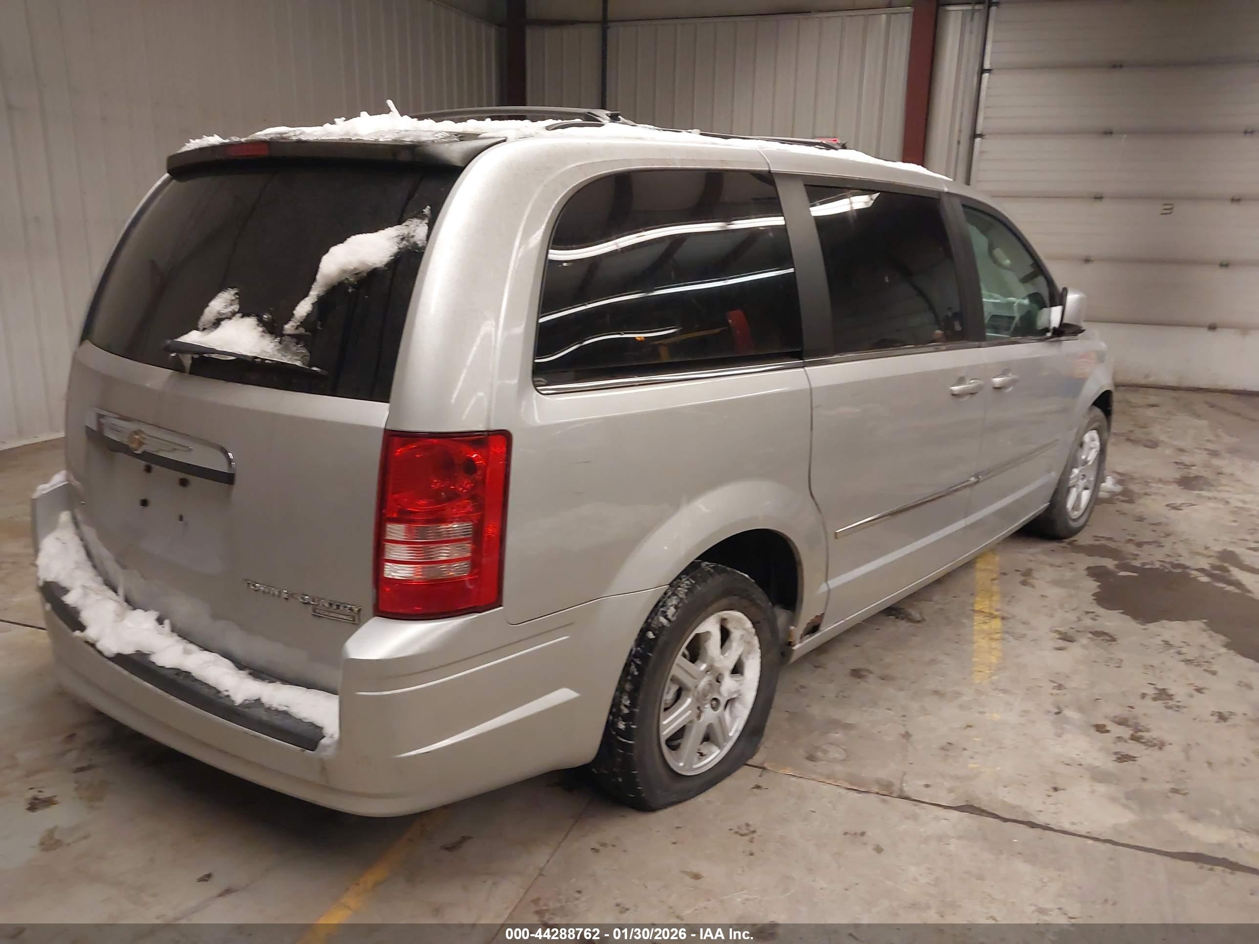 CHRYSLER TOWN image 4