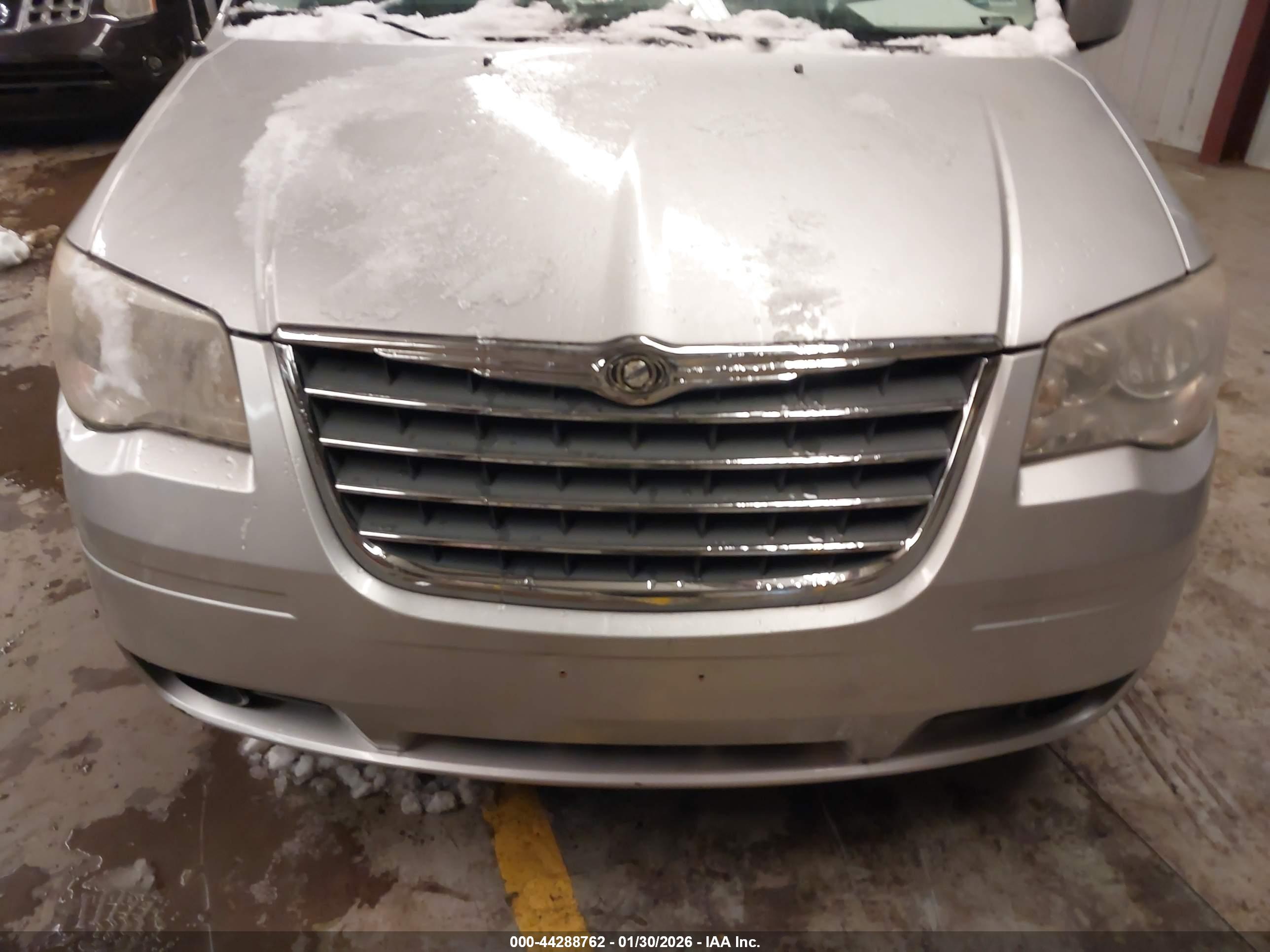 CHRYSLER TOWN image 6