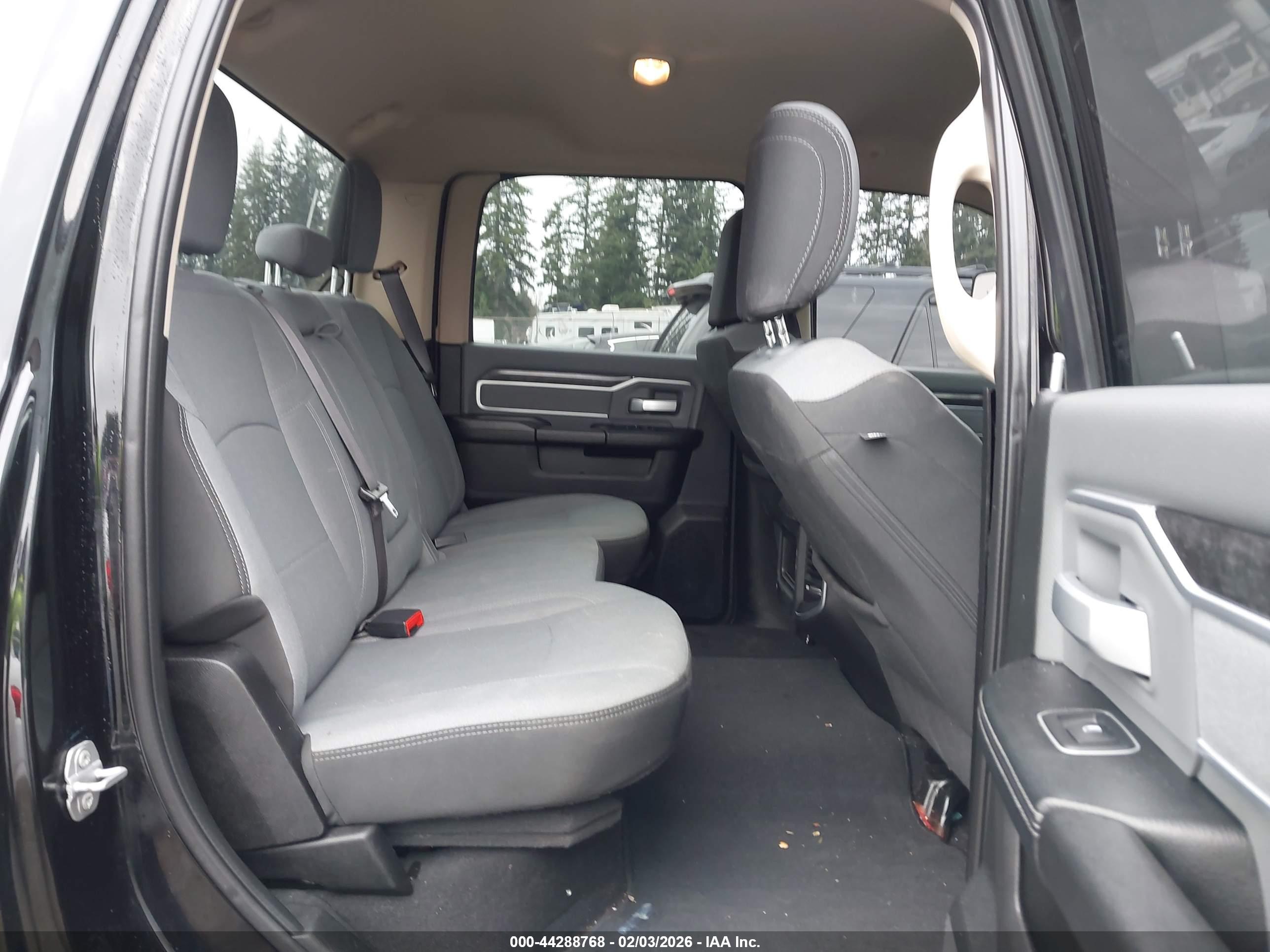 RAM 2500 image 8
