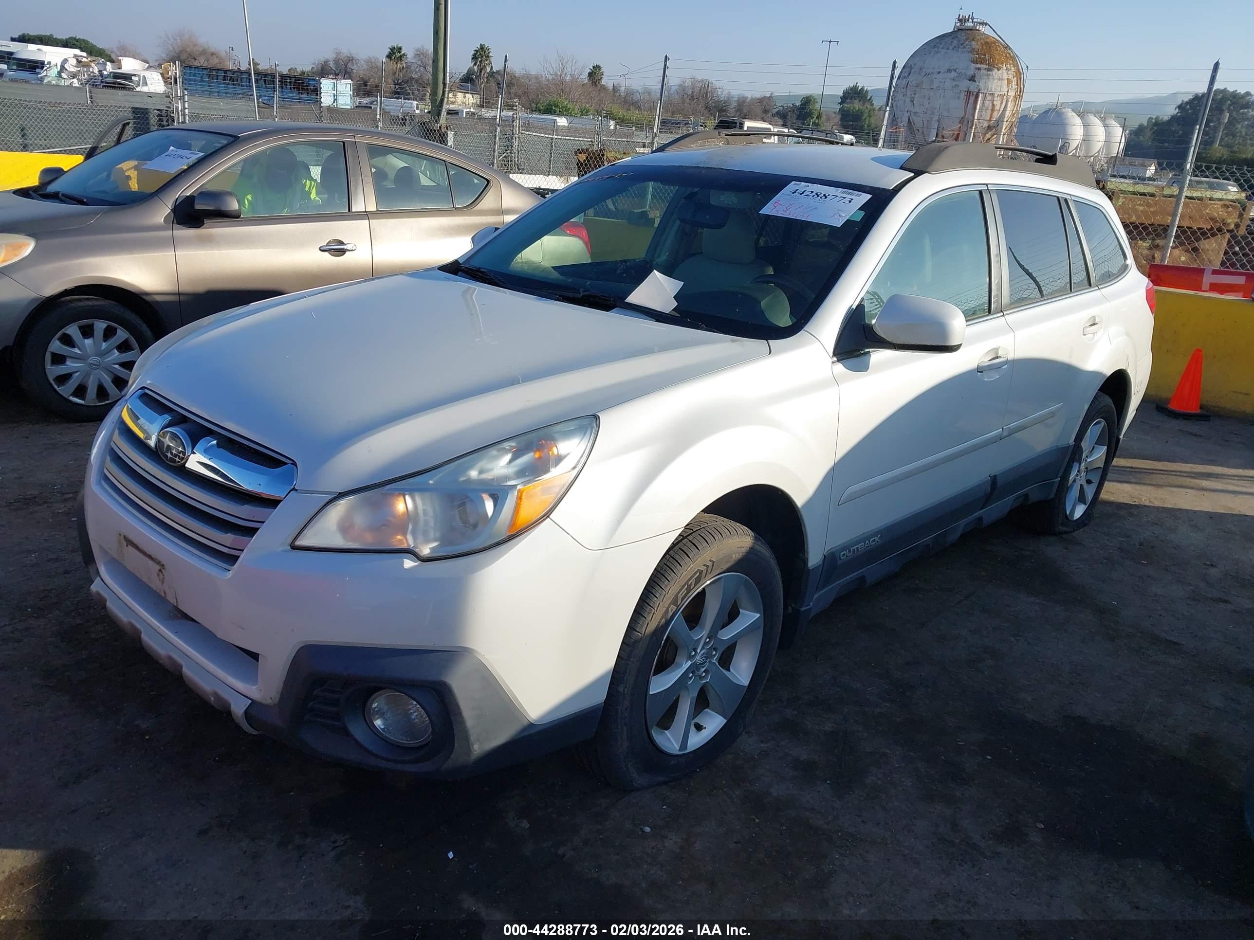 SUBARU OUTBACK image 2