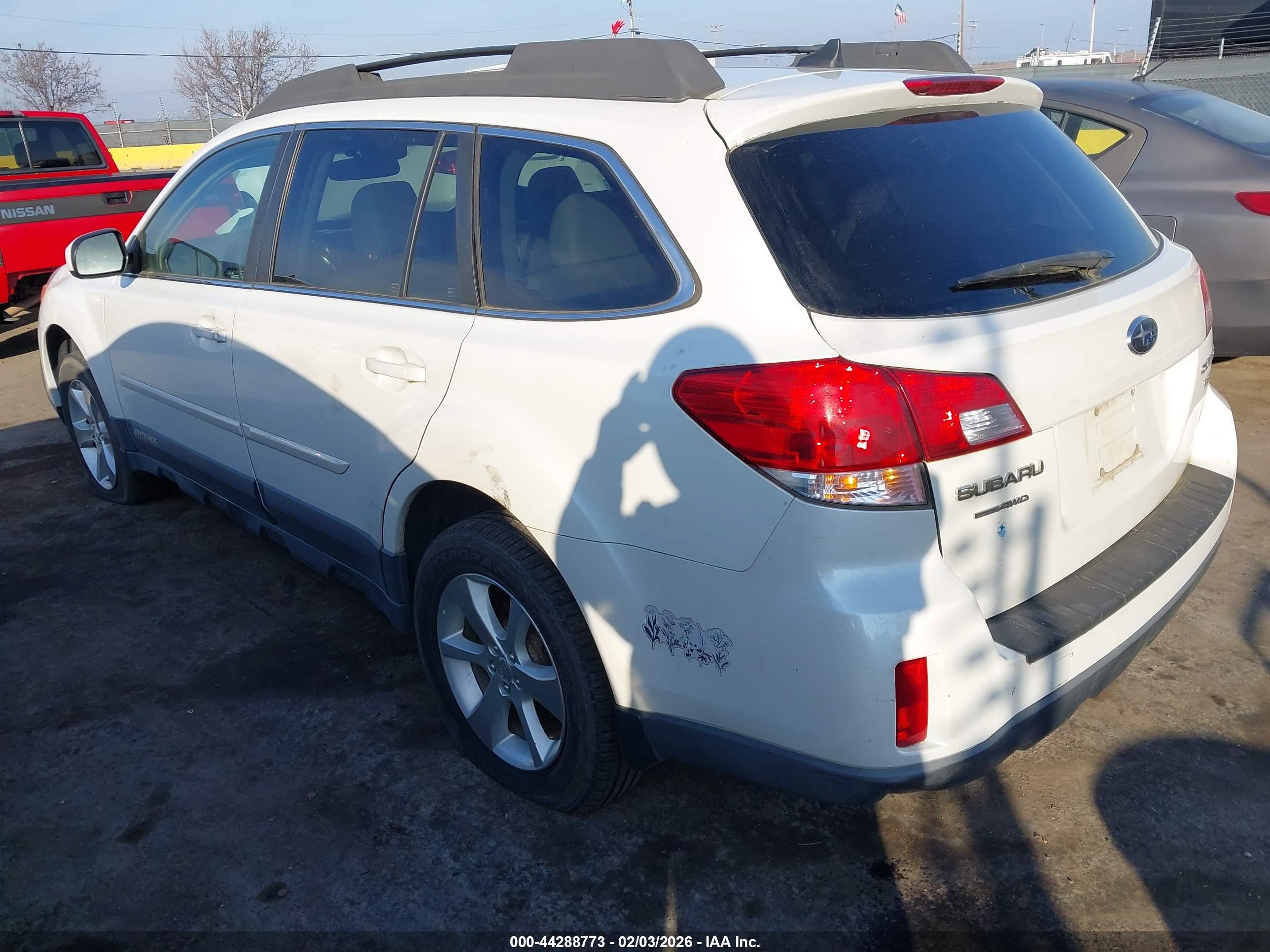 SUBARU OUTBACK image 3