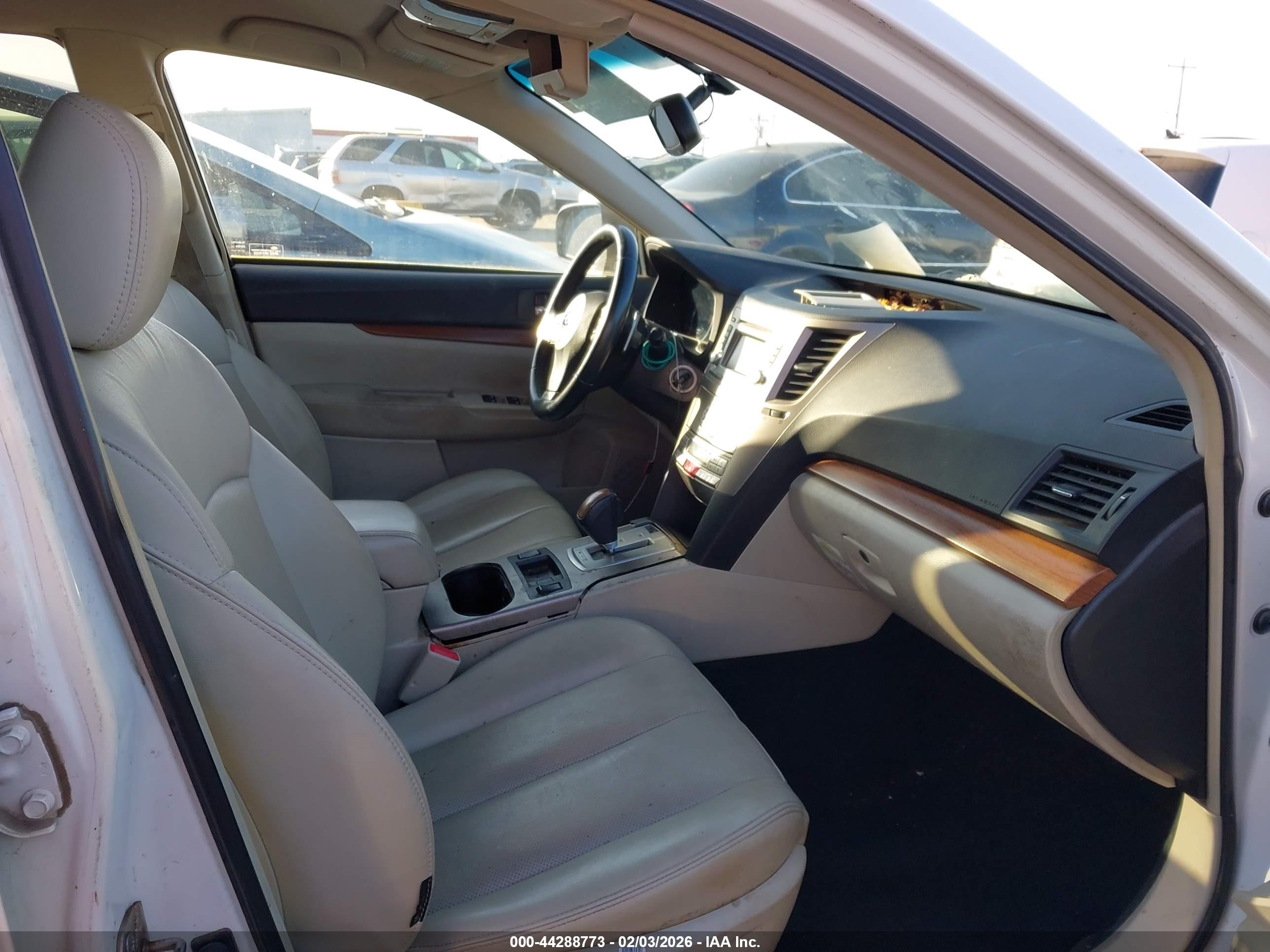 SUBARU OUTBACK image 5