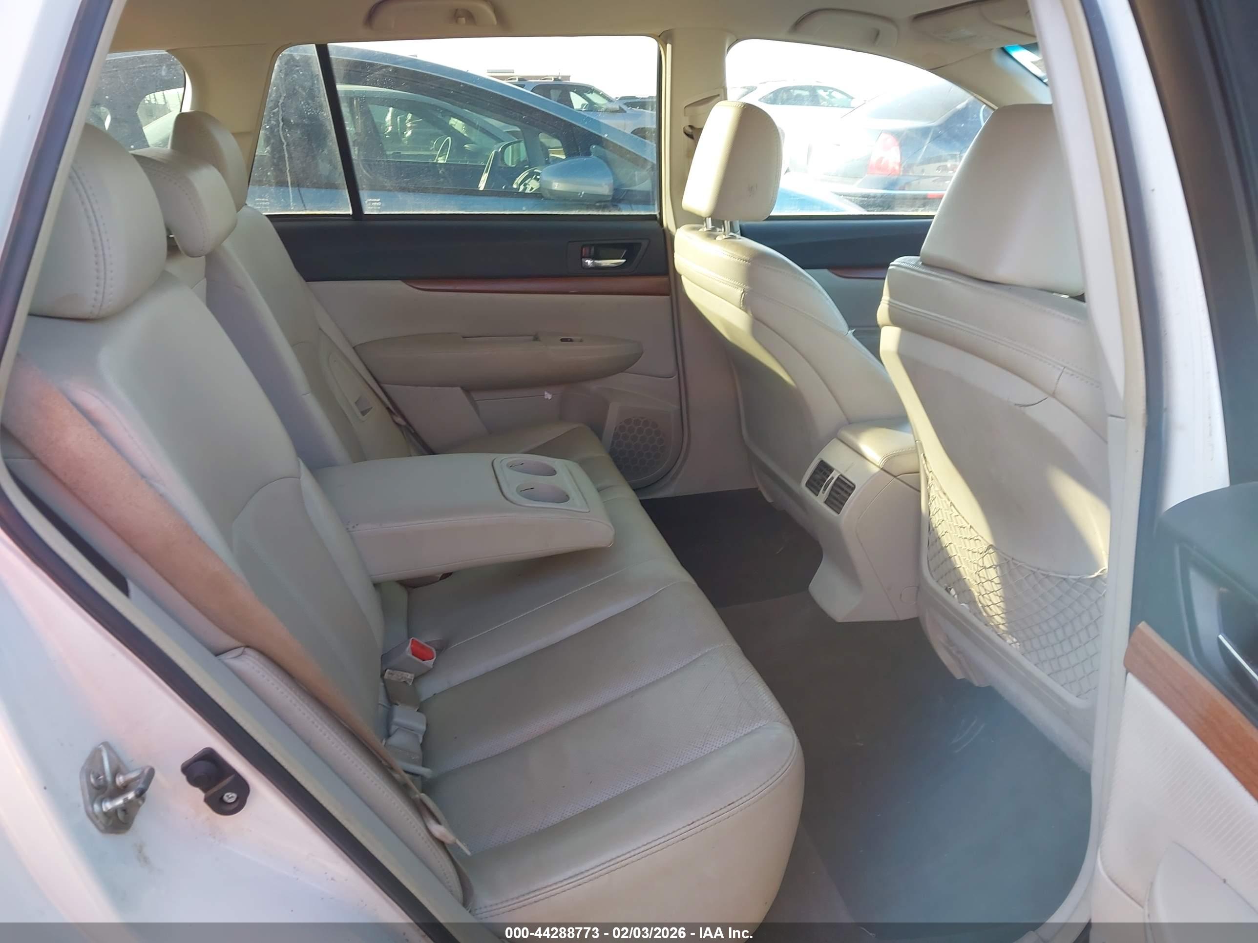 SUBARU OUTBACK image 8