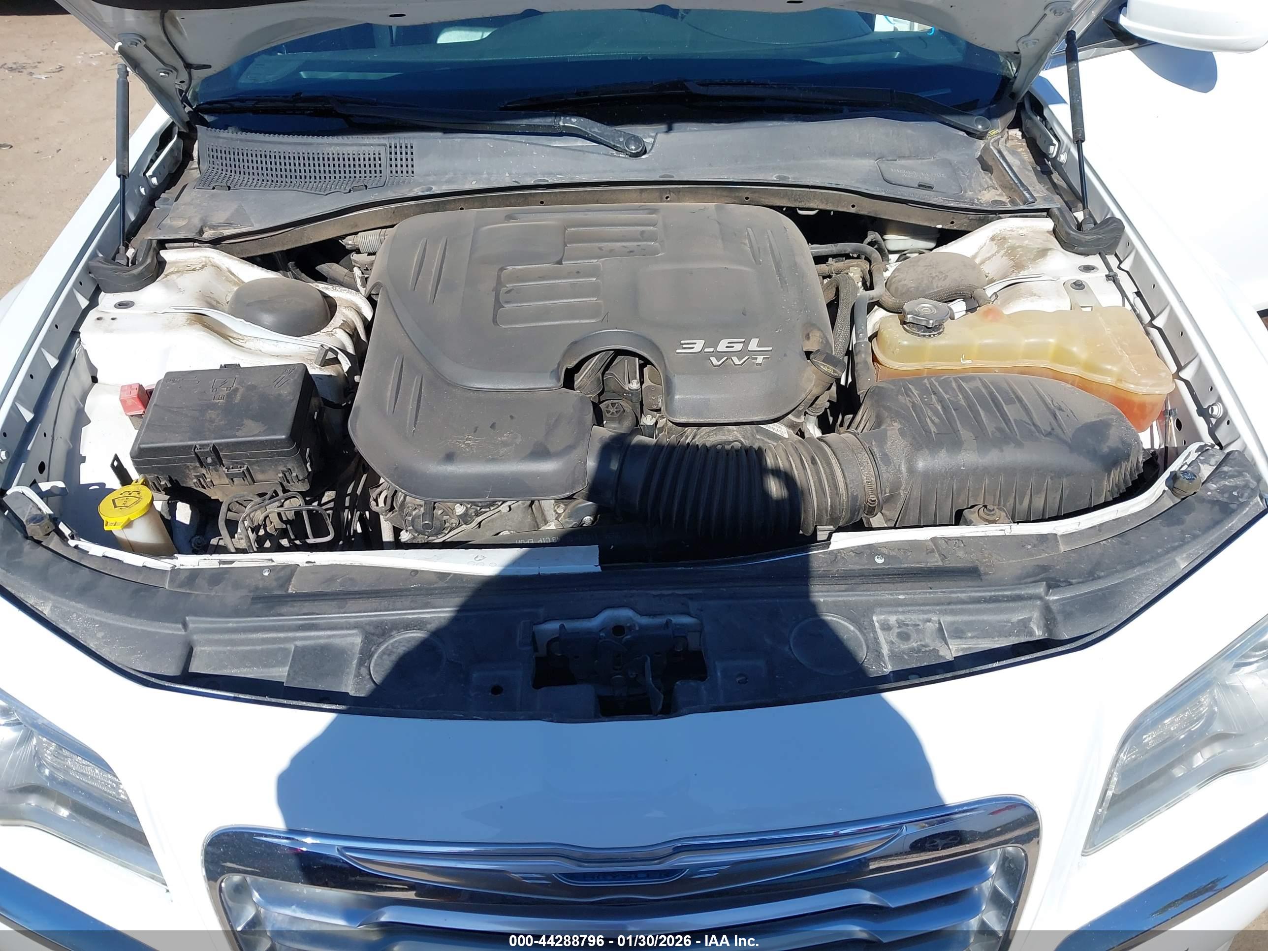 CHRYSLER 300 image 10