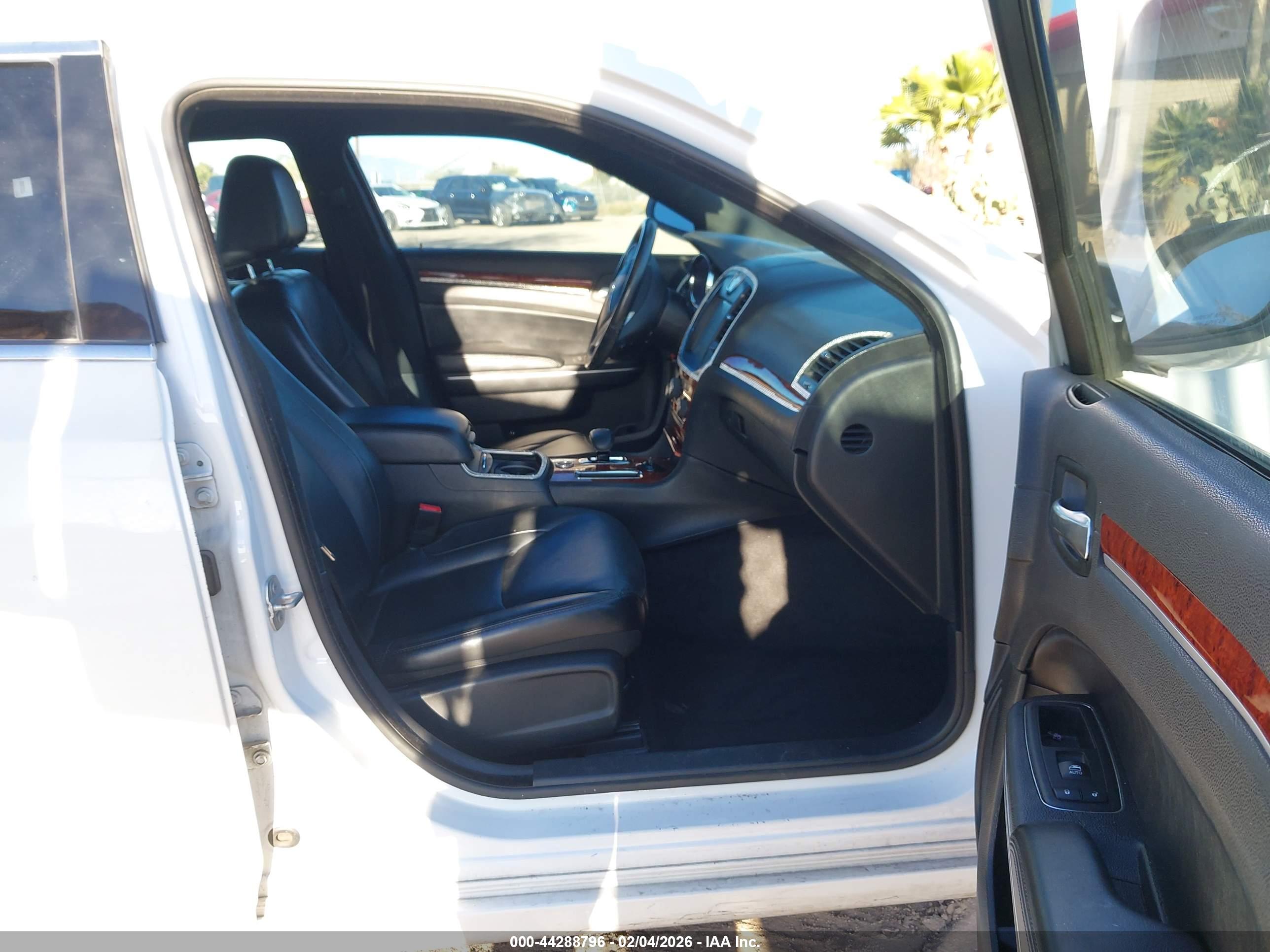 CHRYSLER 300 image 5