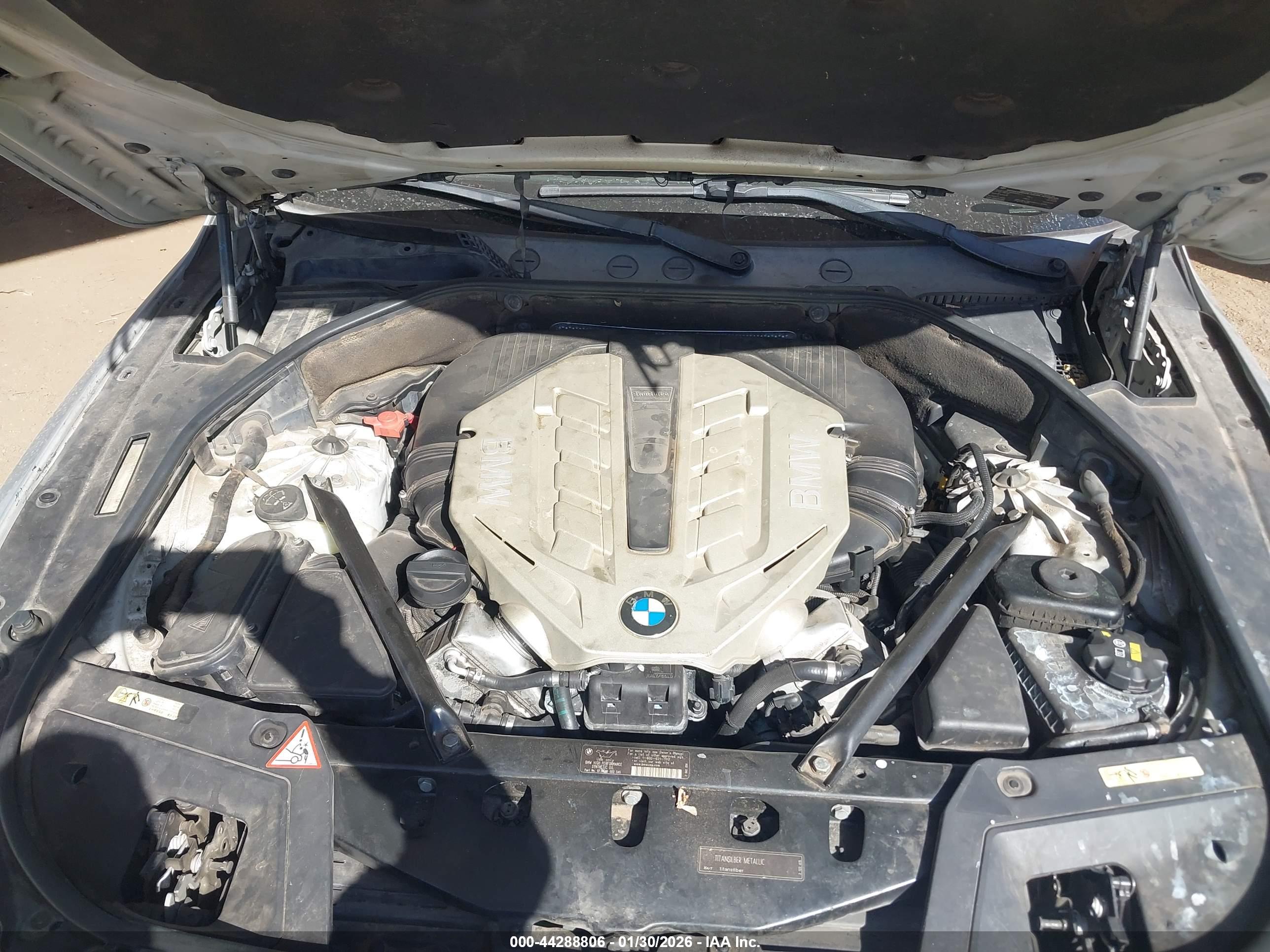BMW 550I image 10