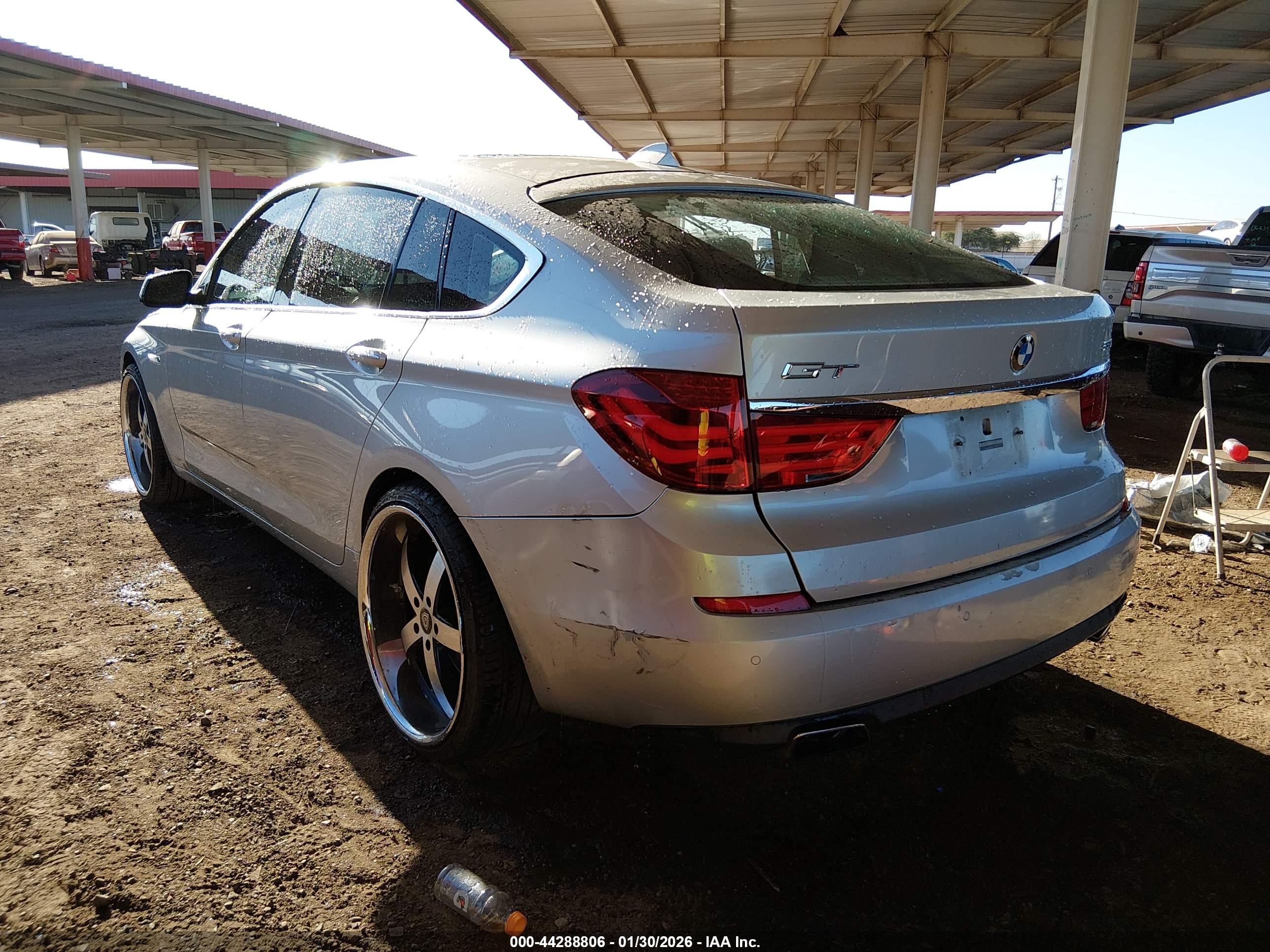 BMW 550I image 3