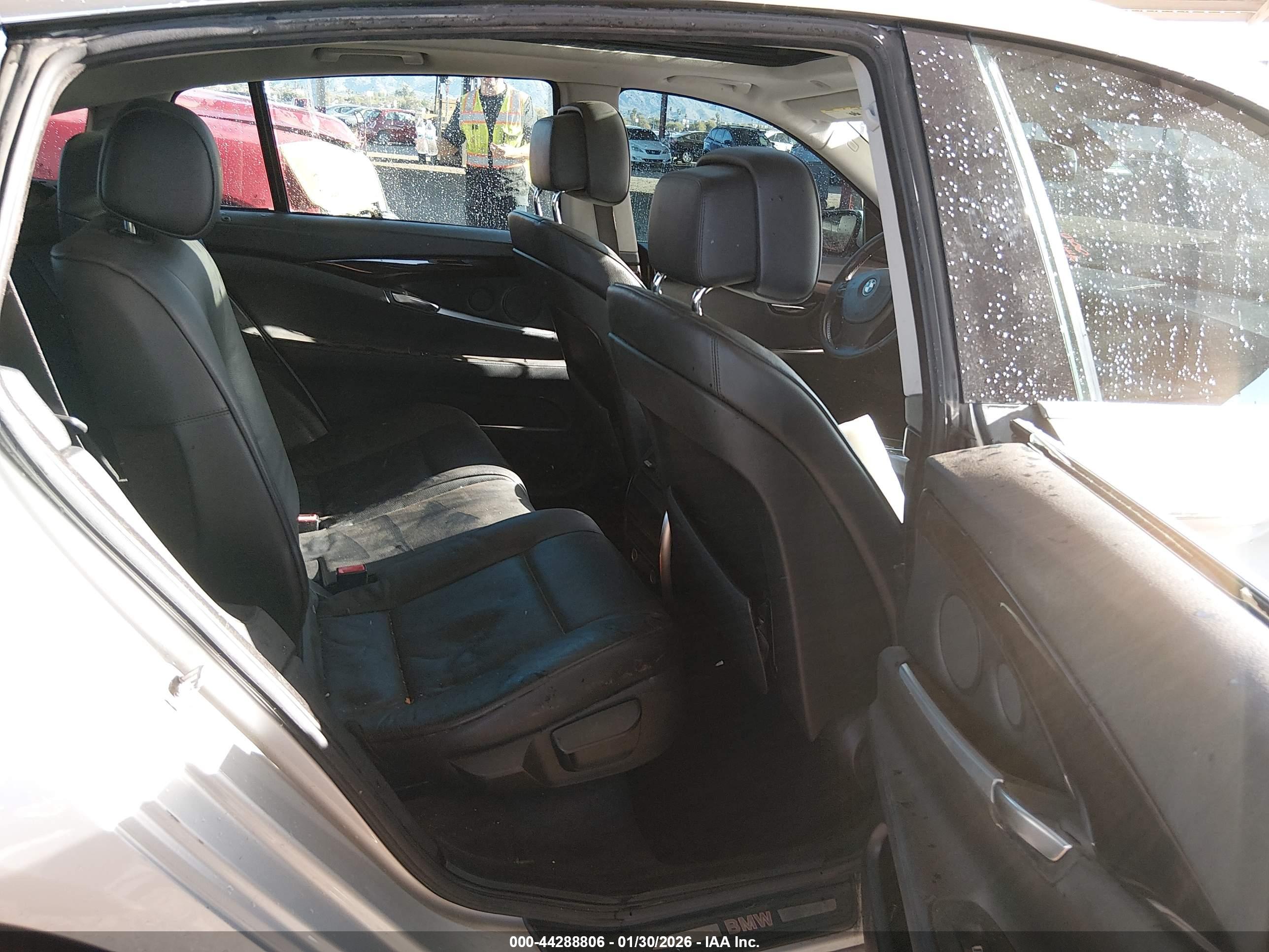 BMW 550I image 8
