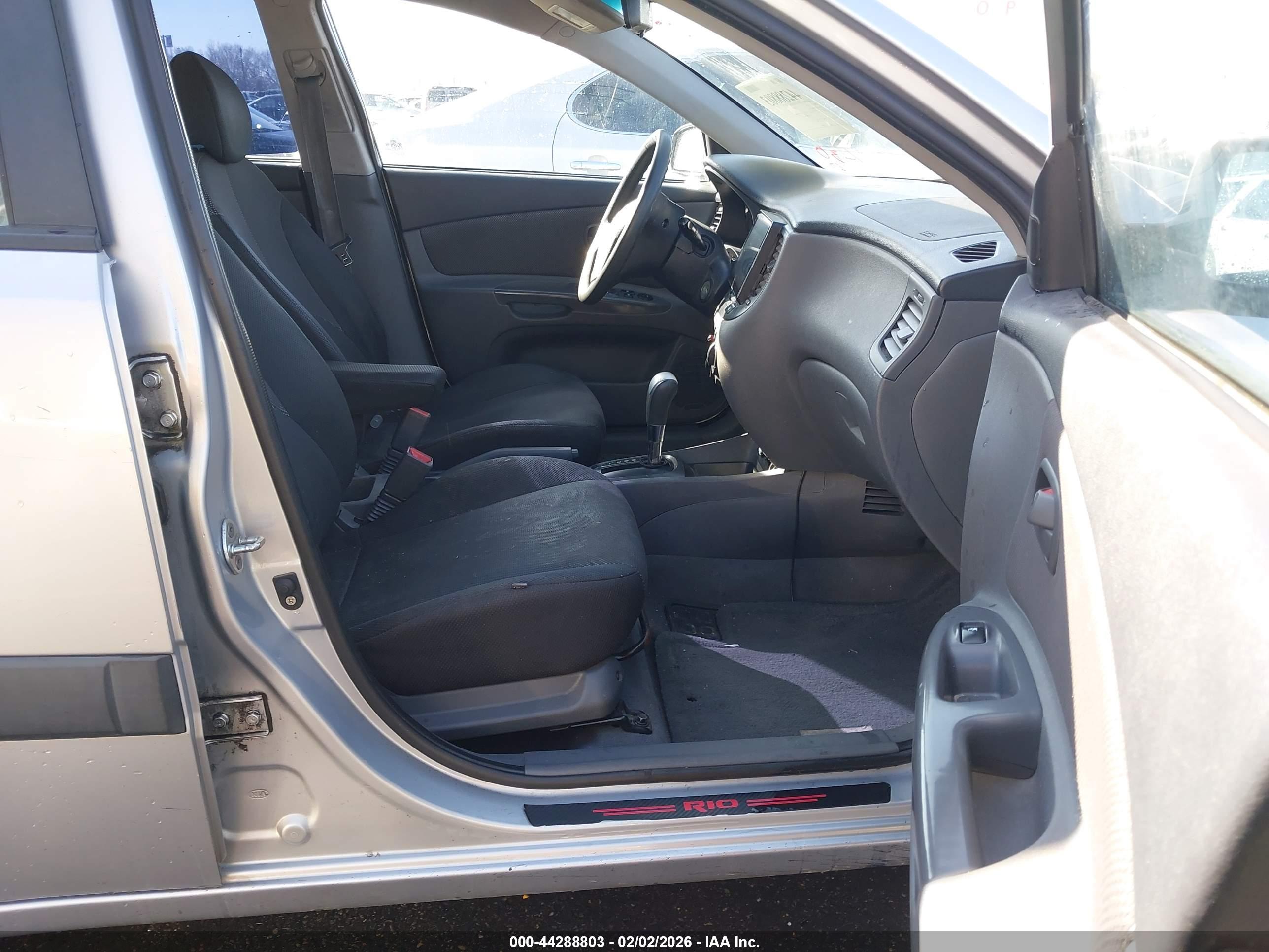 KIA RIO image 5