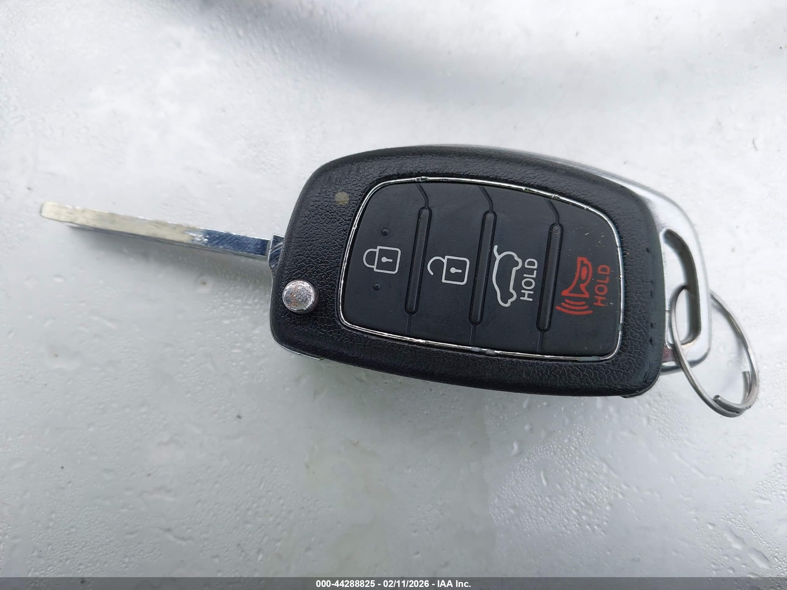 HYUNDAI SANTA image 11
