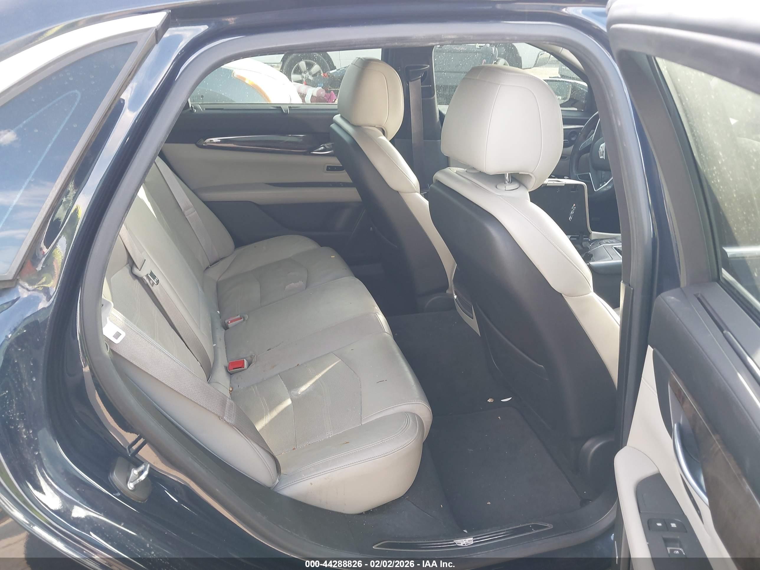 CADILLAC CT6 image 8