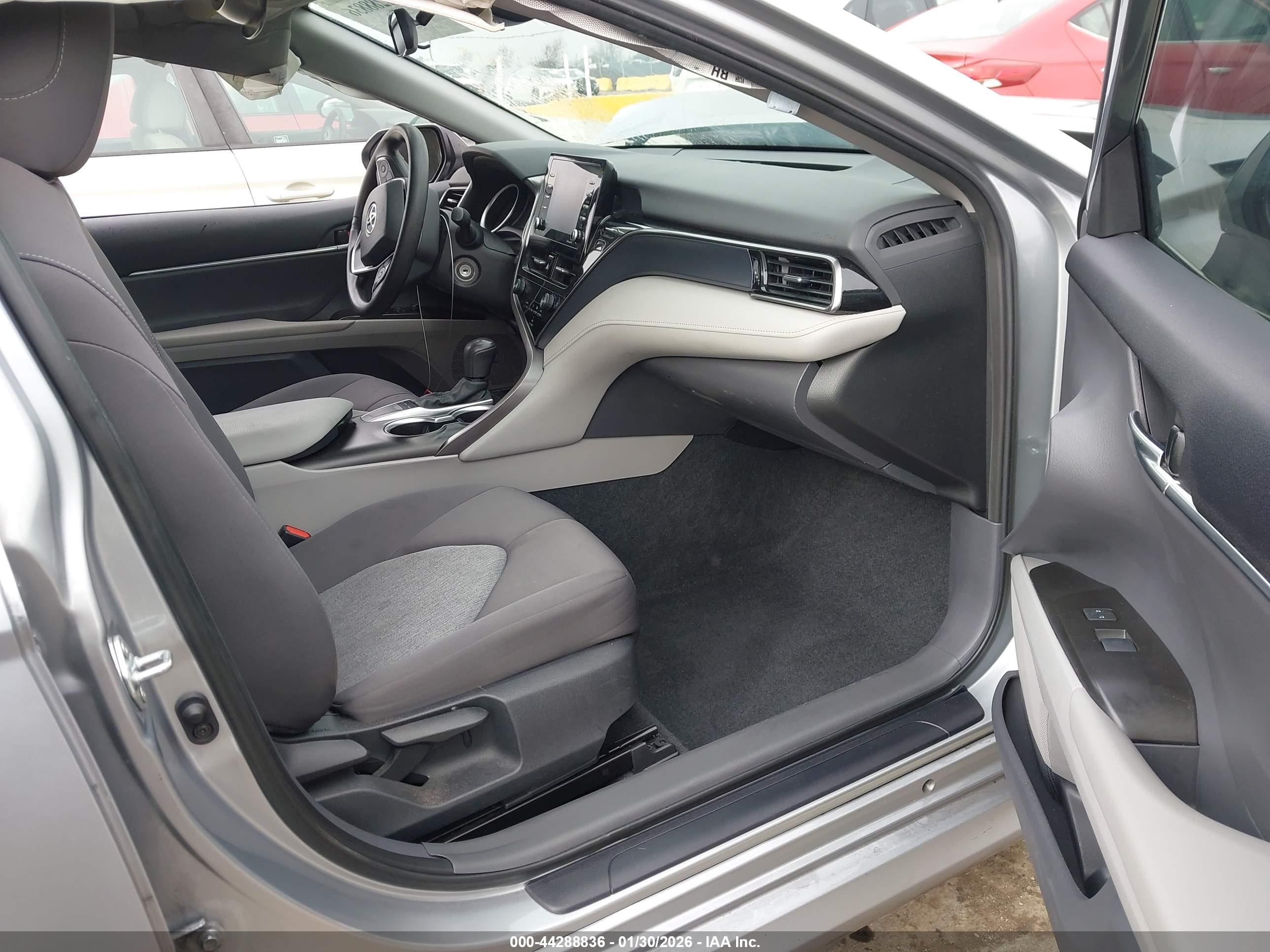 TOYOTA CAMRY image 5