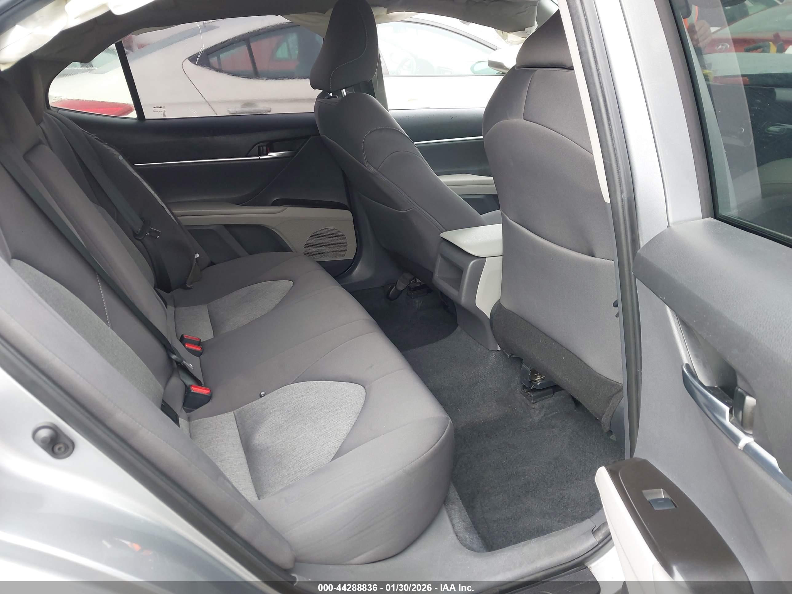 TOYOTA CAMRY image 8