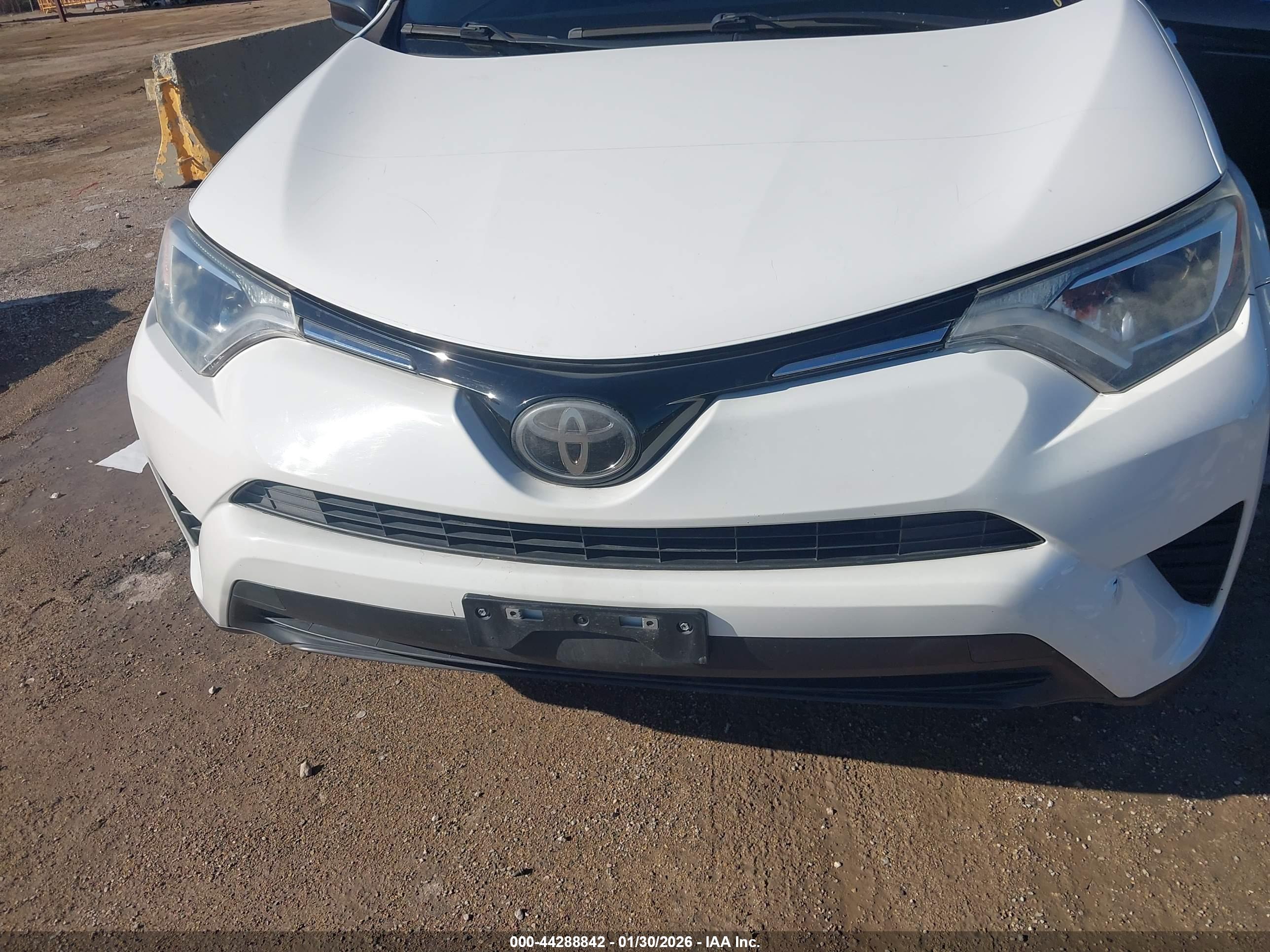 TOYOTA RAV4 image 6