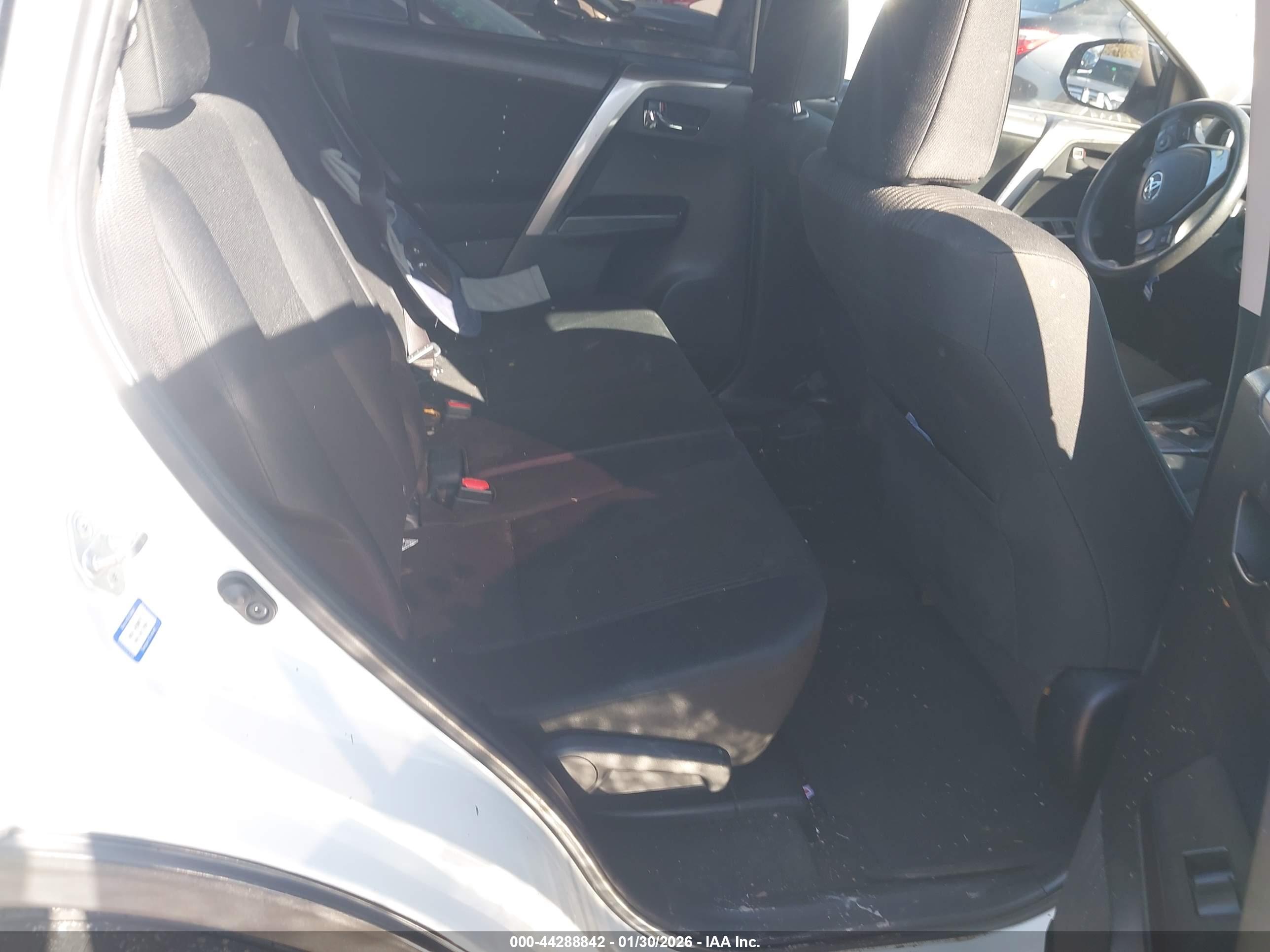 TOYOTA RAV4 image 8