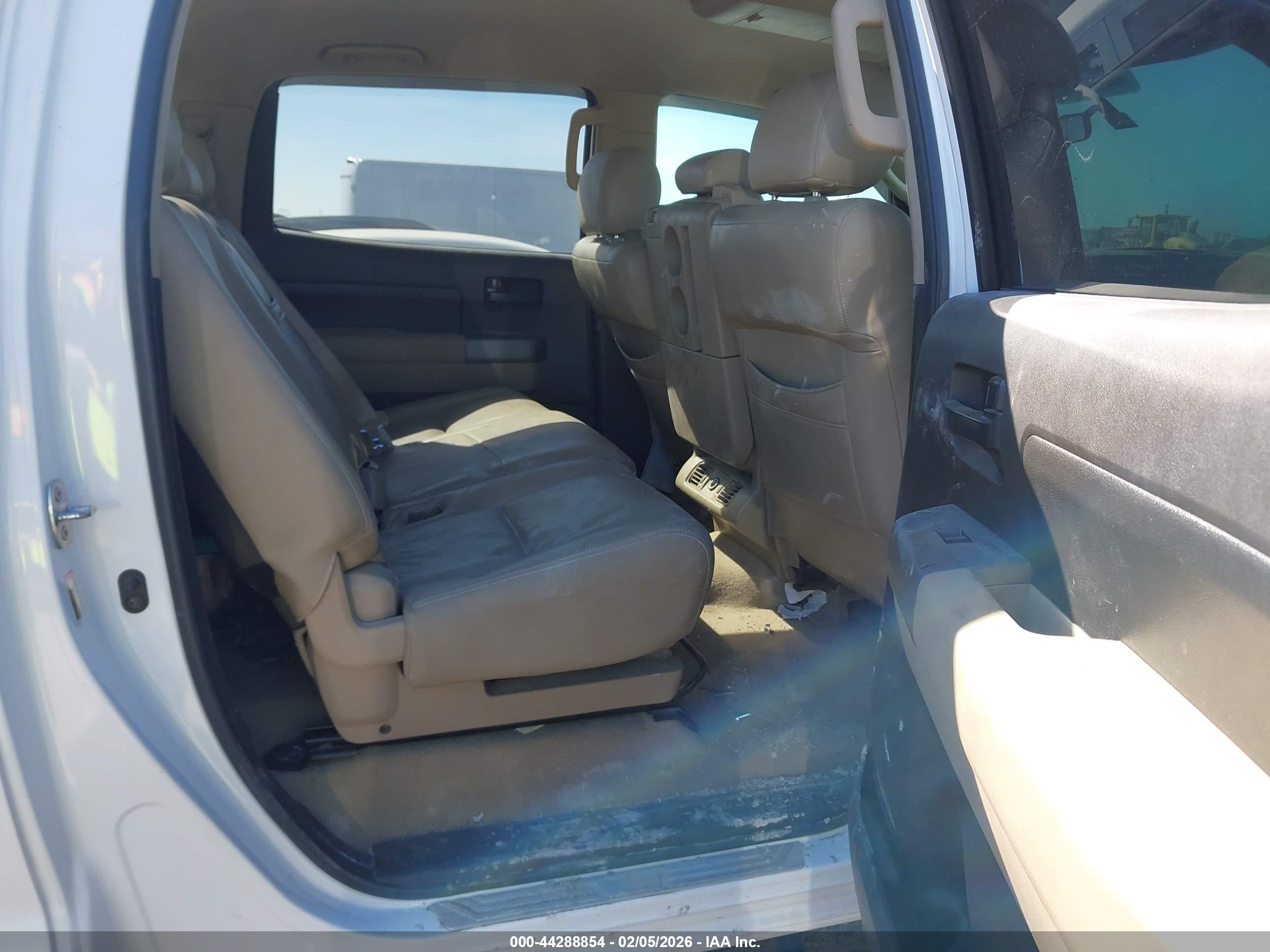 TOYOTA TUNDRA image 8