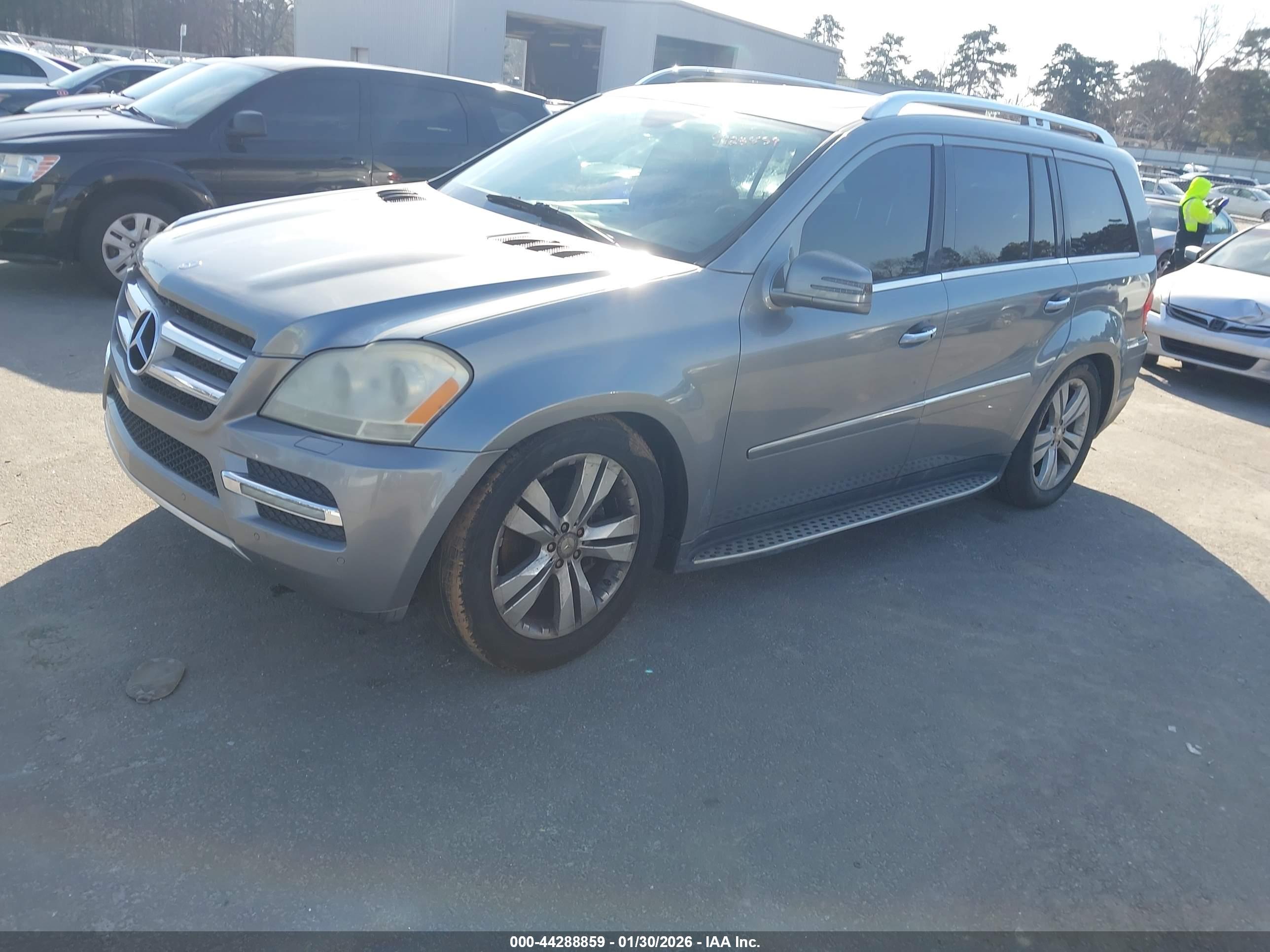 MERCEDES-BENZ GL image 2