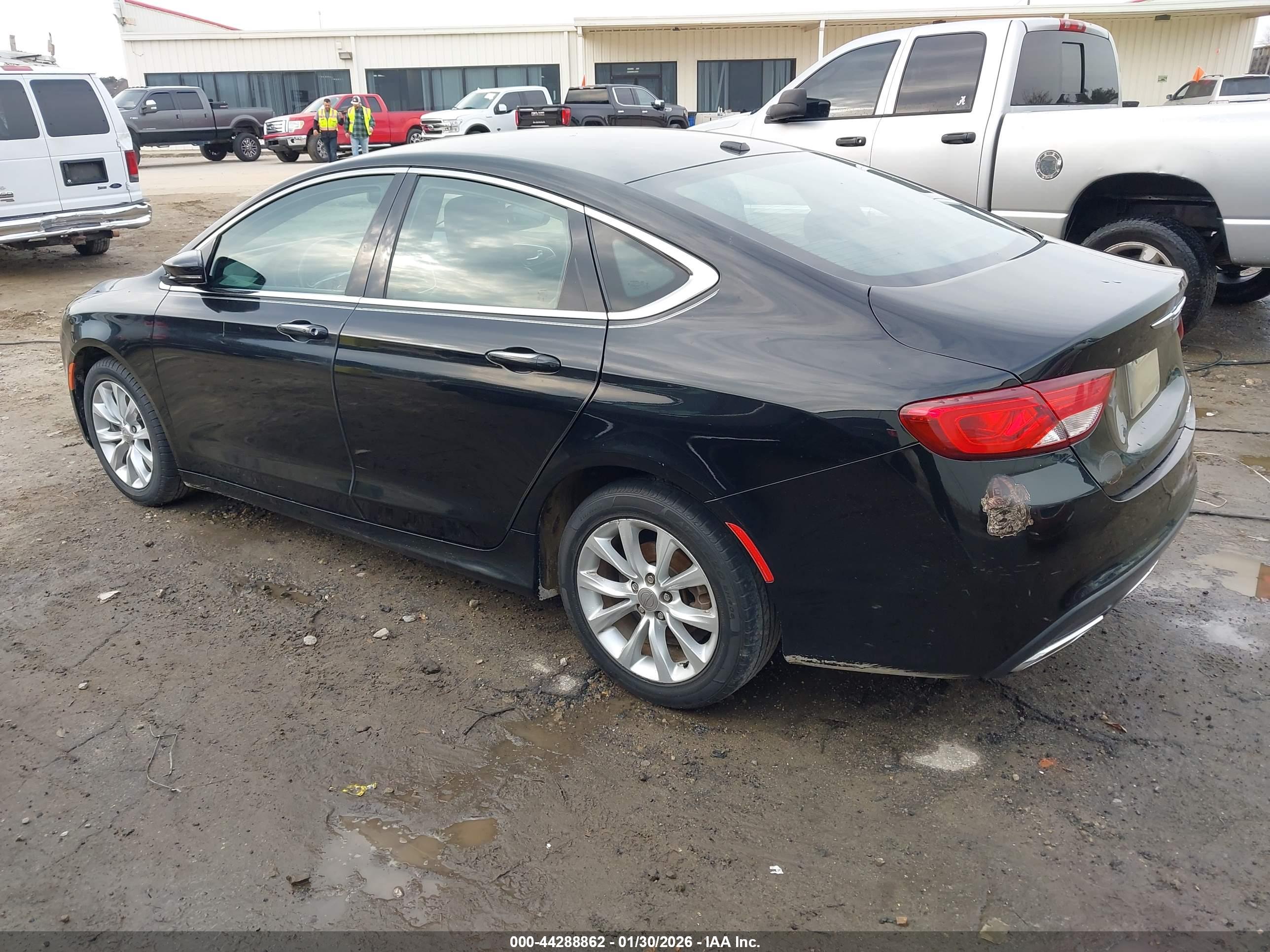 CHRYSLER 200 image 3