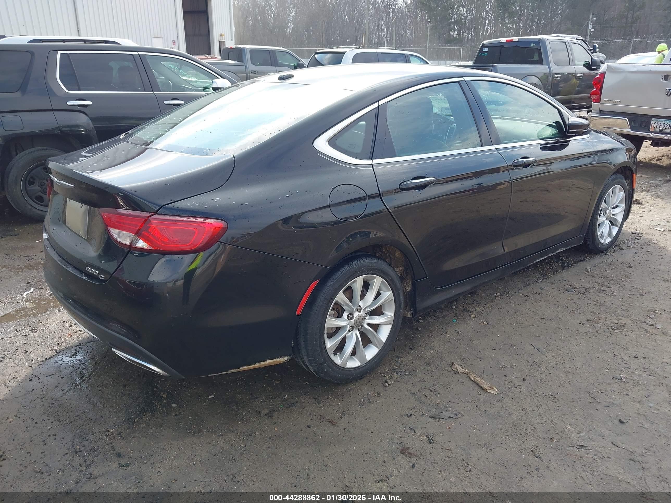 CHRYSLER 200 image 4