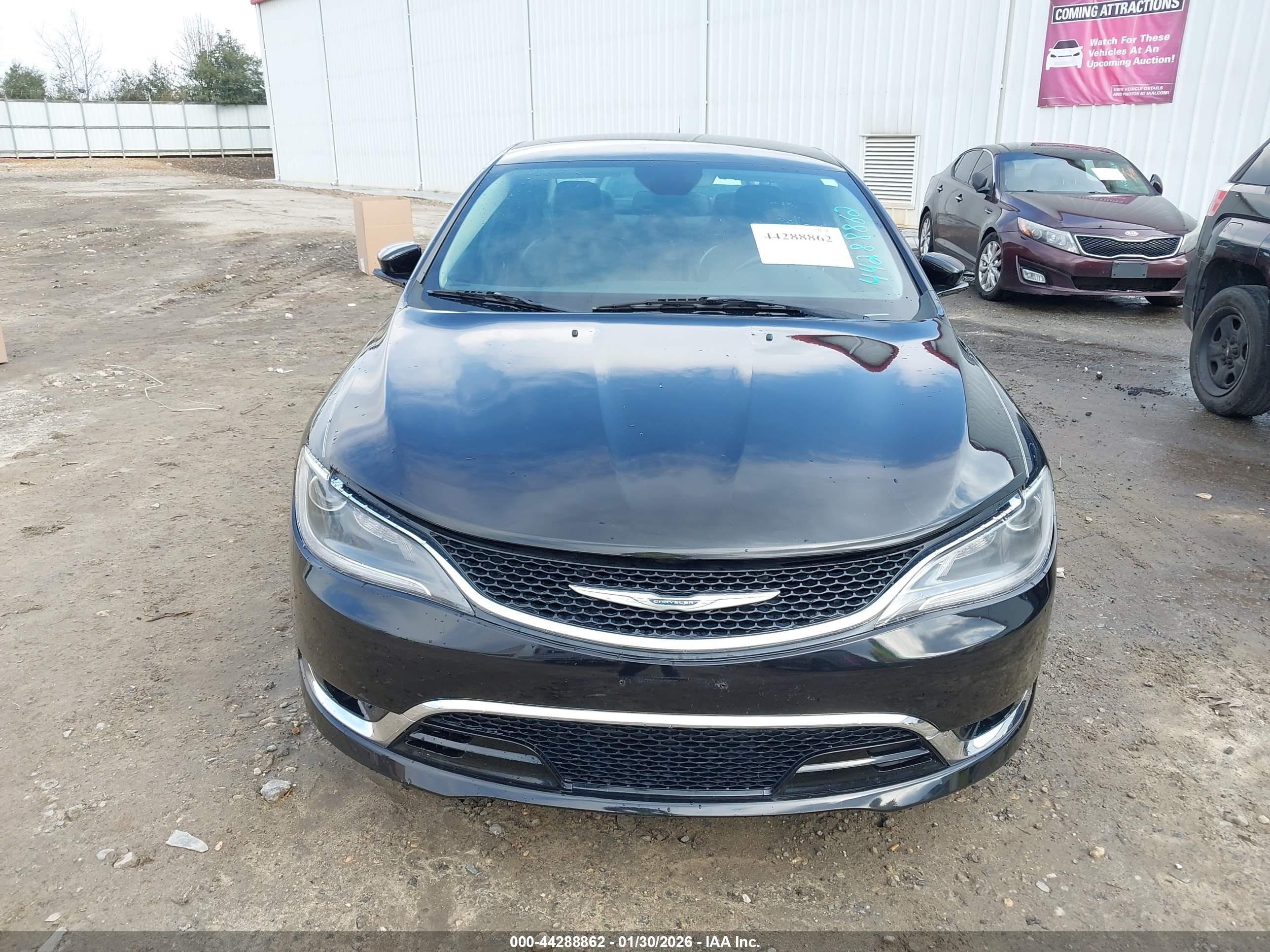 CHRYSLER 200 image 6