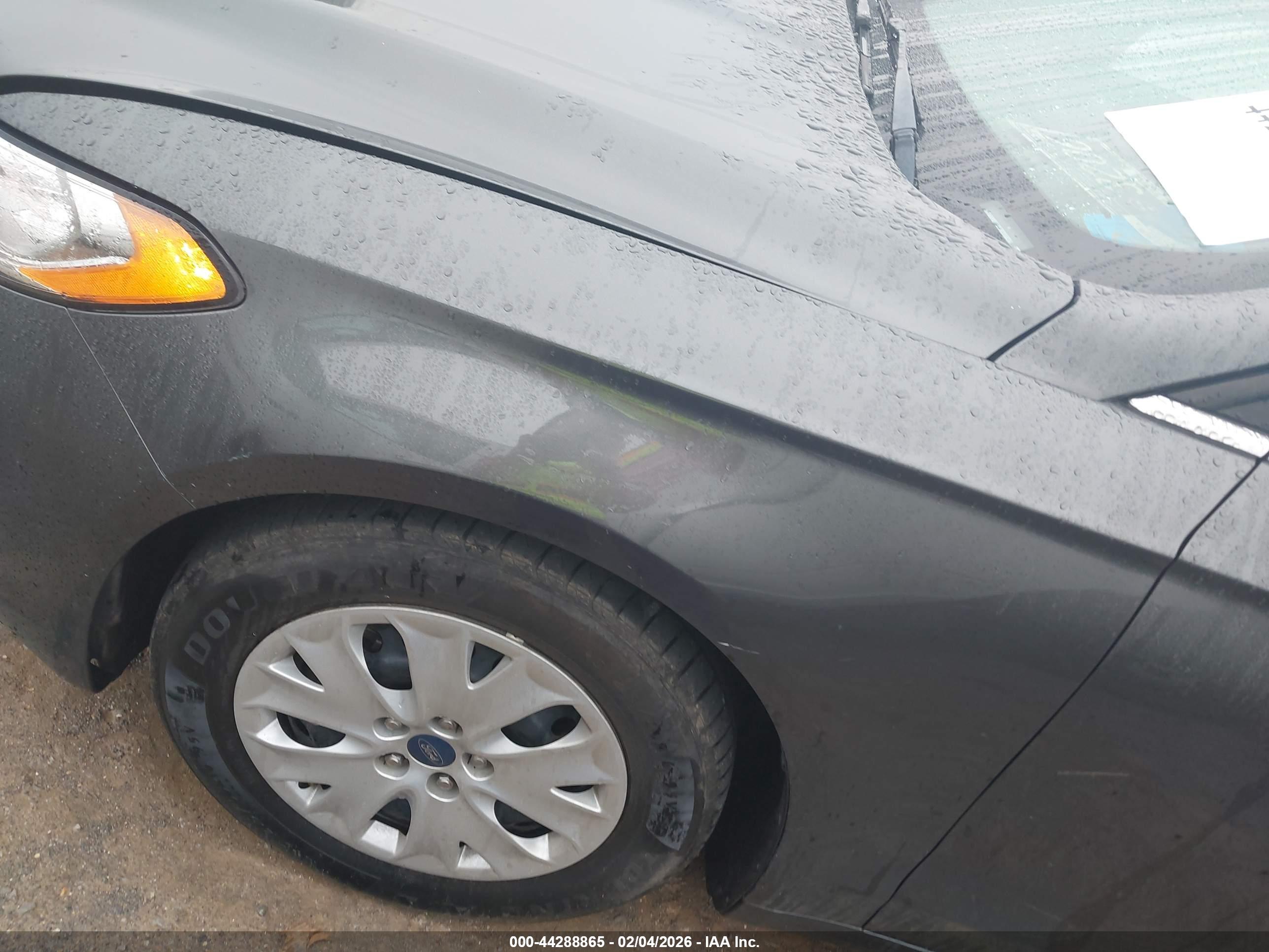 FORD FUSION image 6