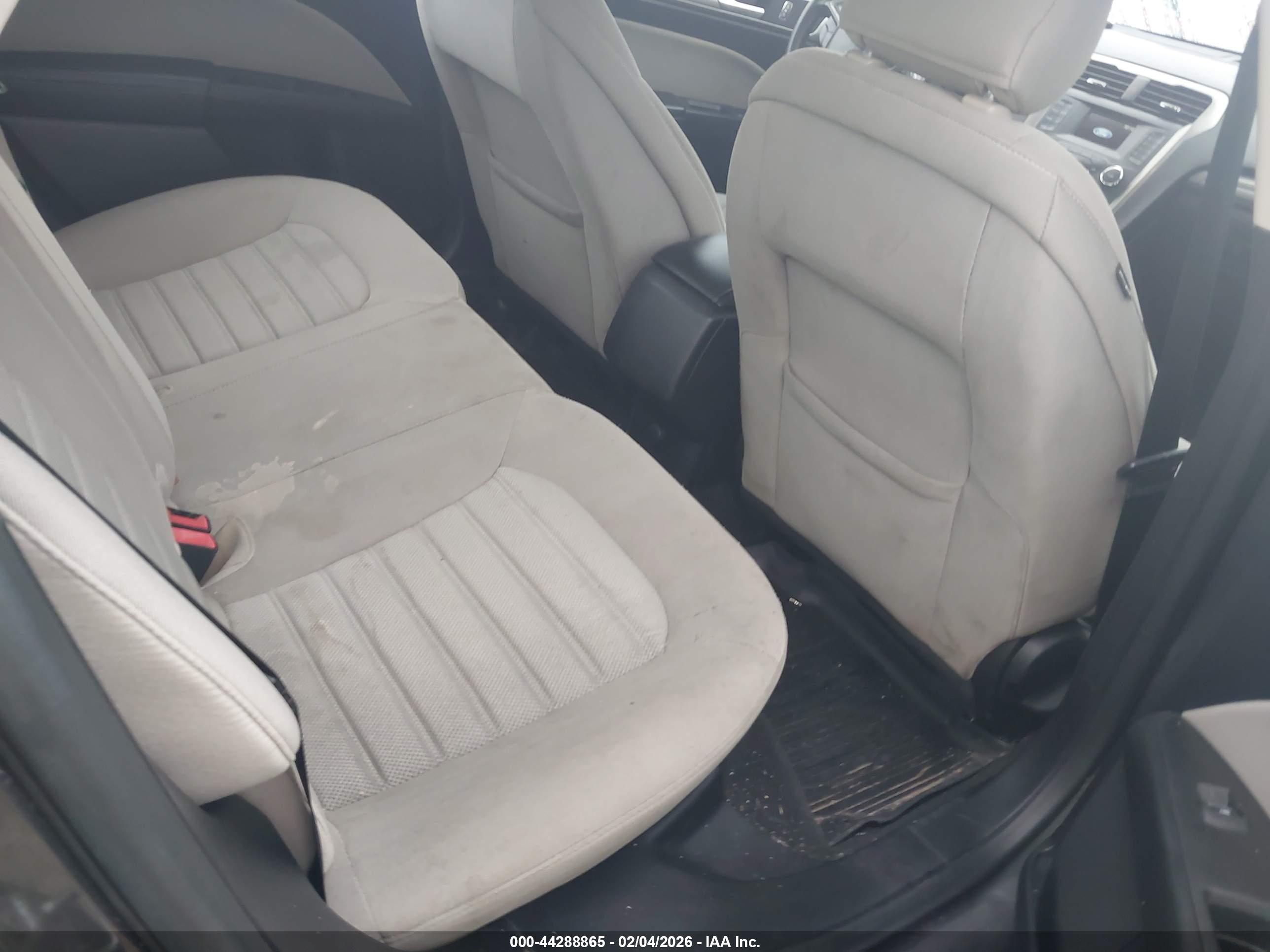 FORD FUSION image 8
