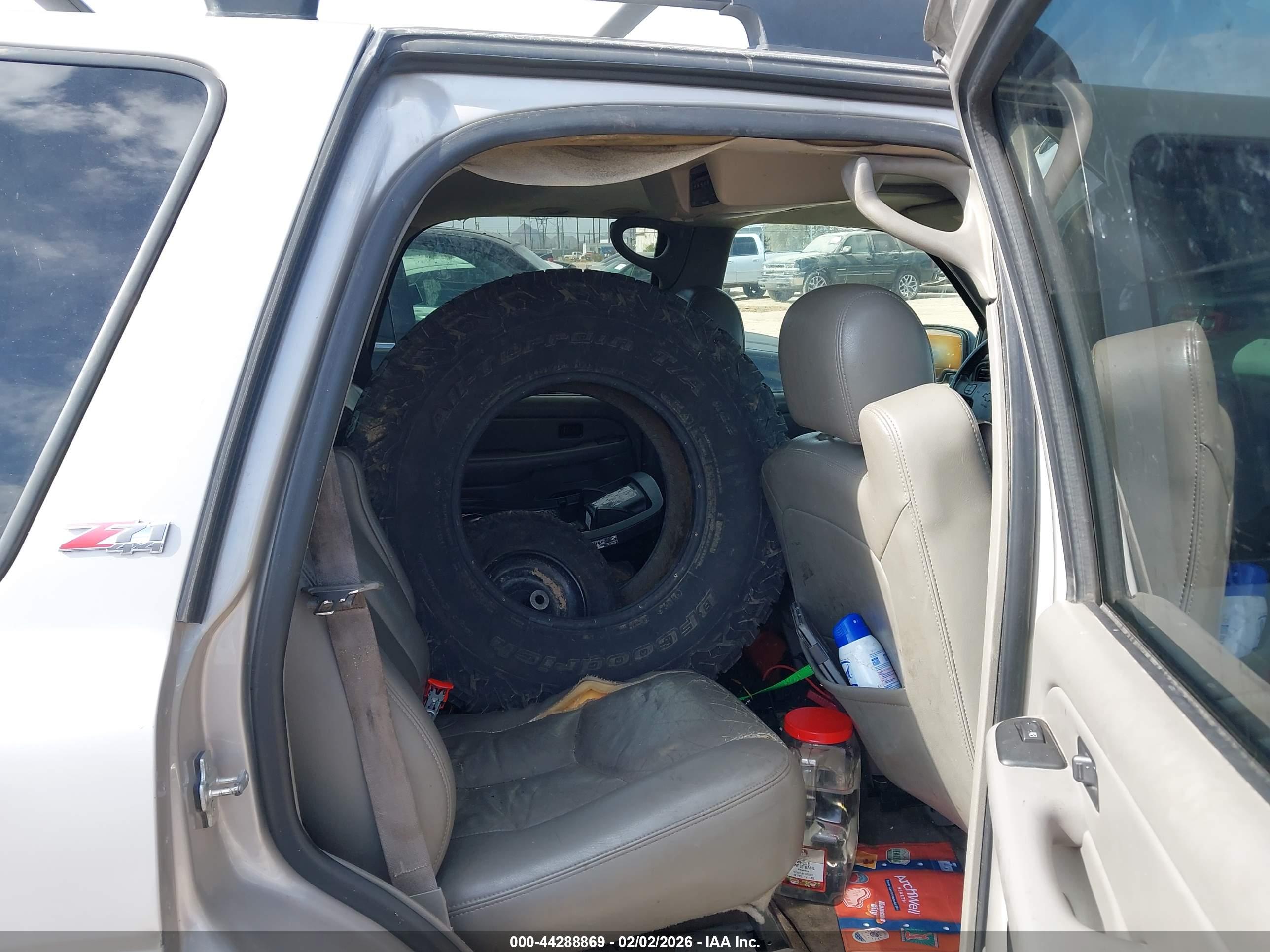 CHEVROLET TAHOE image 8