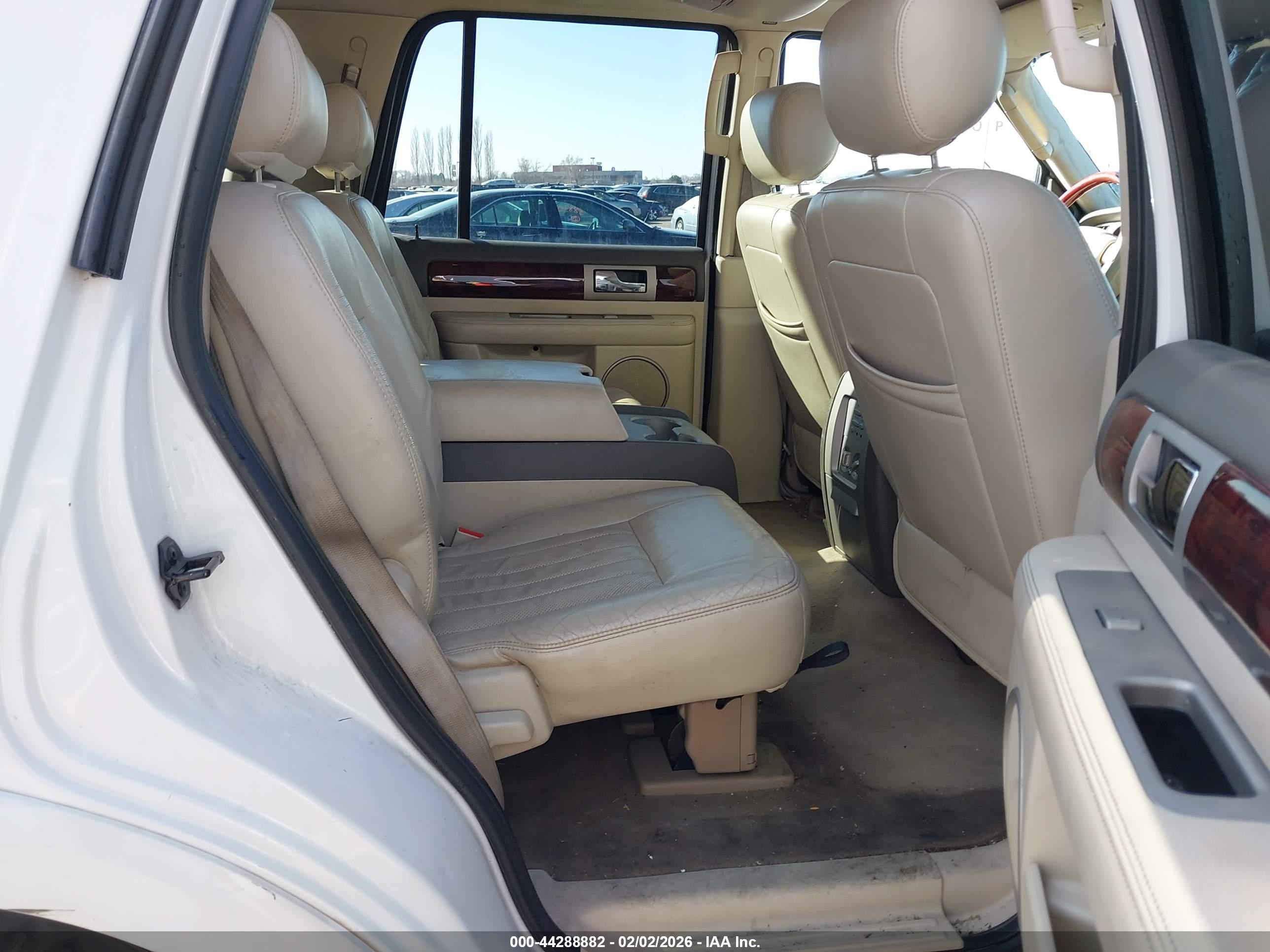LINCOLN NAVIGATOR image 8