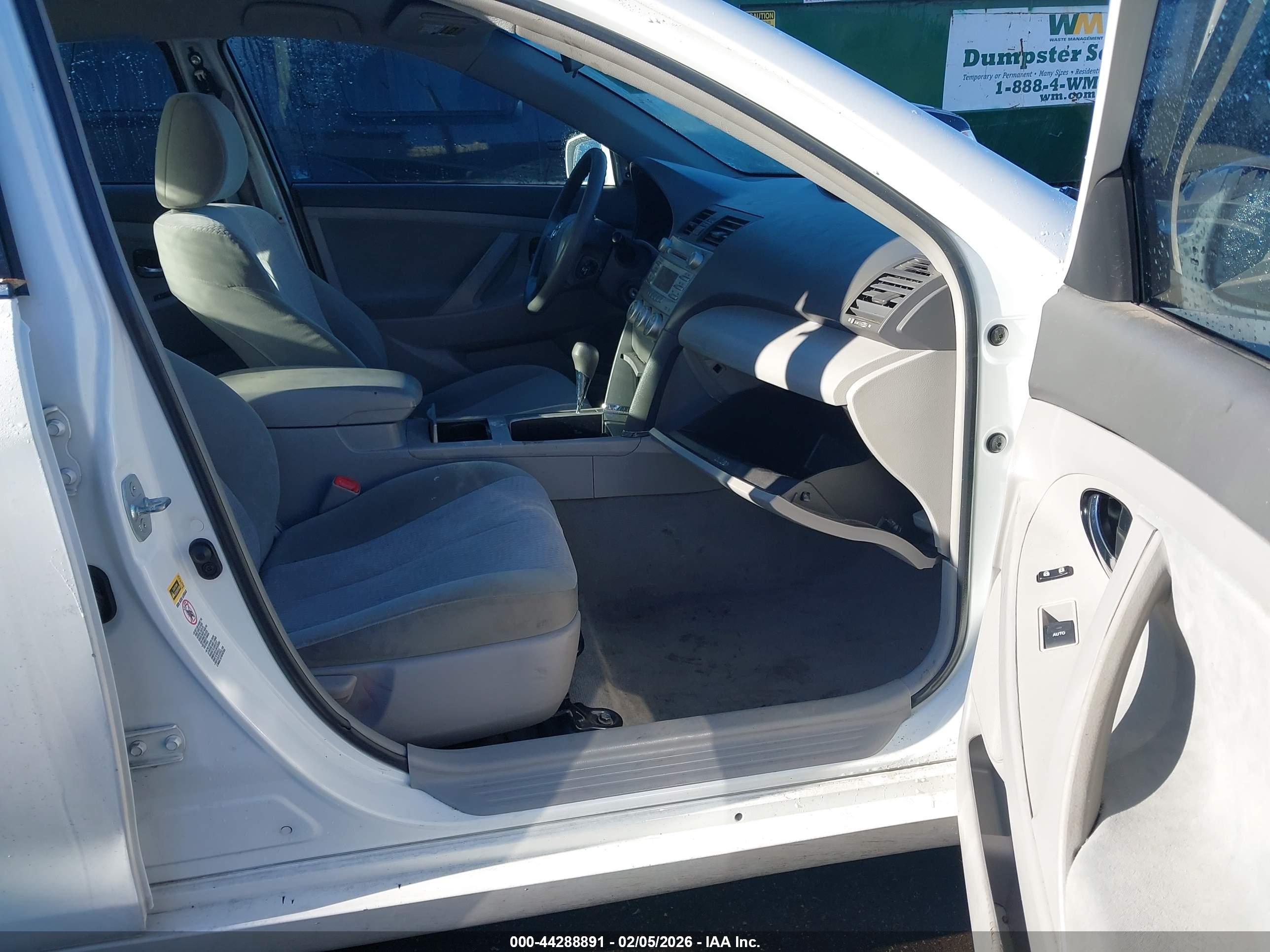 TOYOTA CAMRY image 5