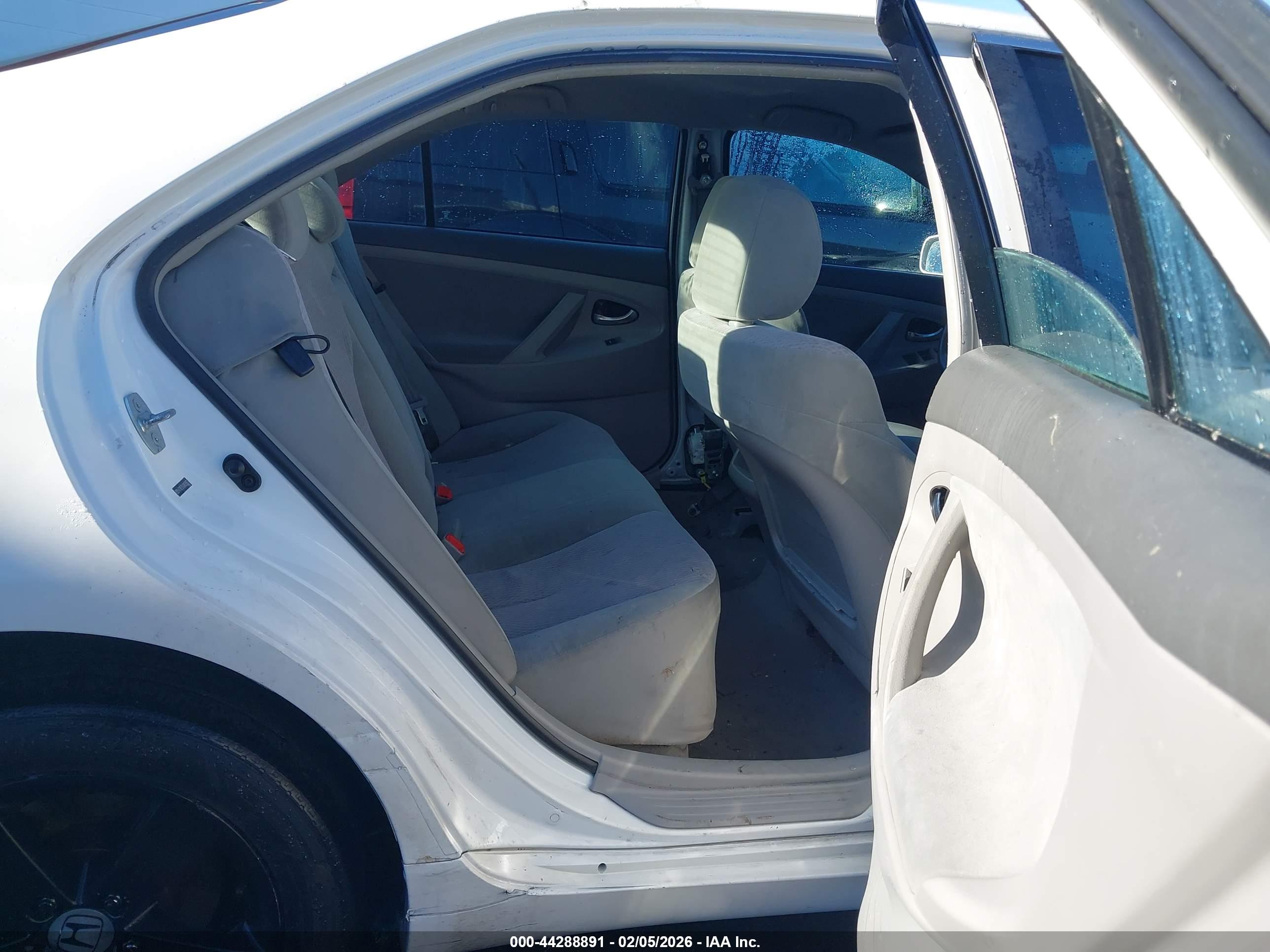 TOYOTA CAMRY image 8