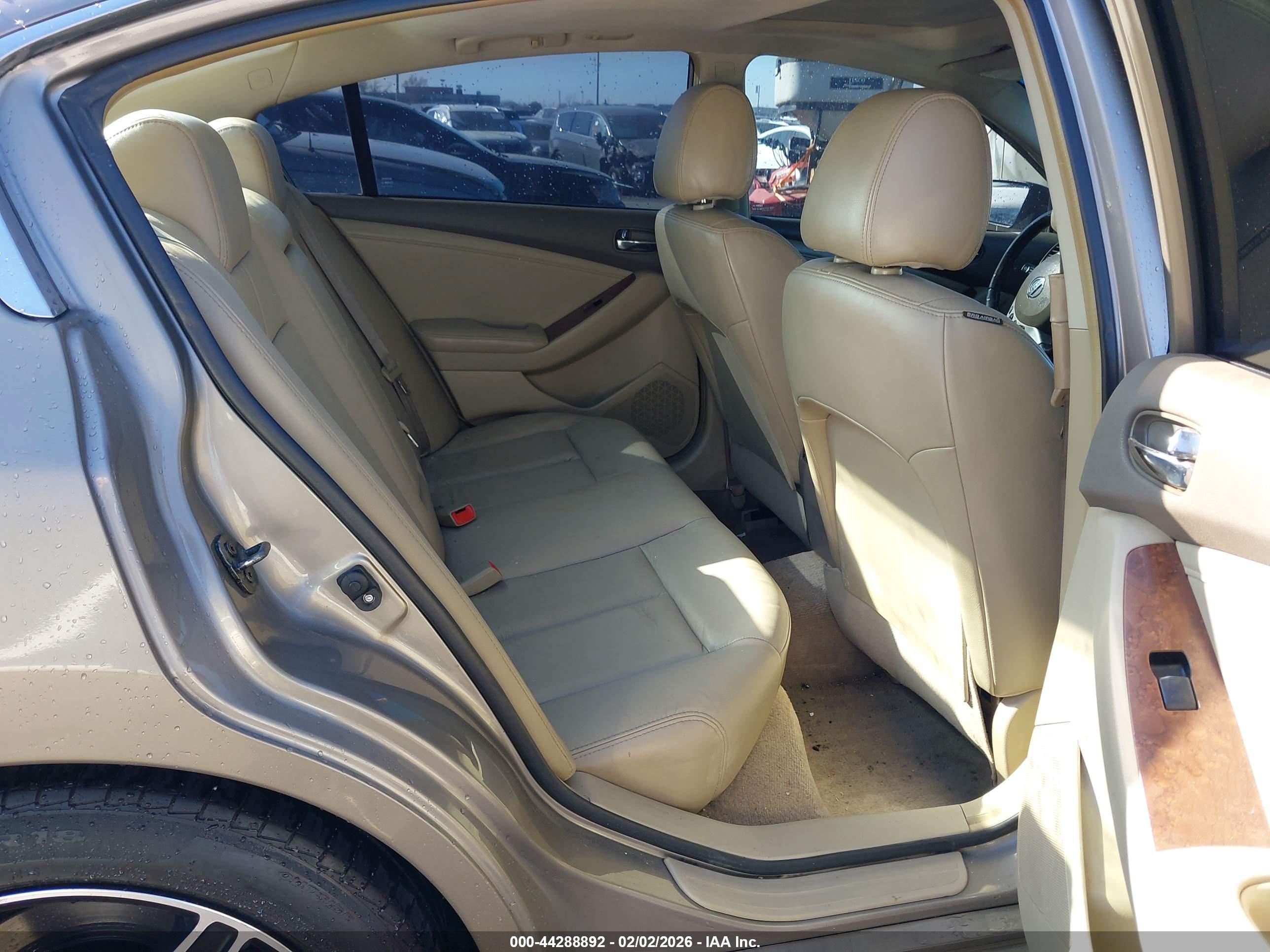 NISSAN ALTIMA image 8
